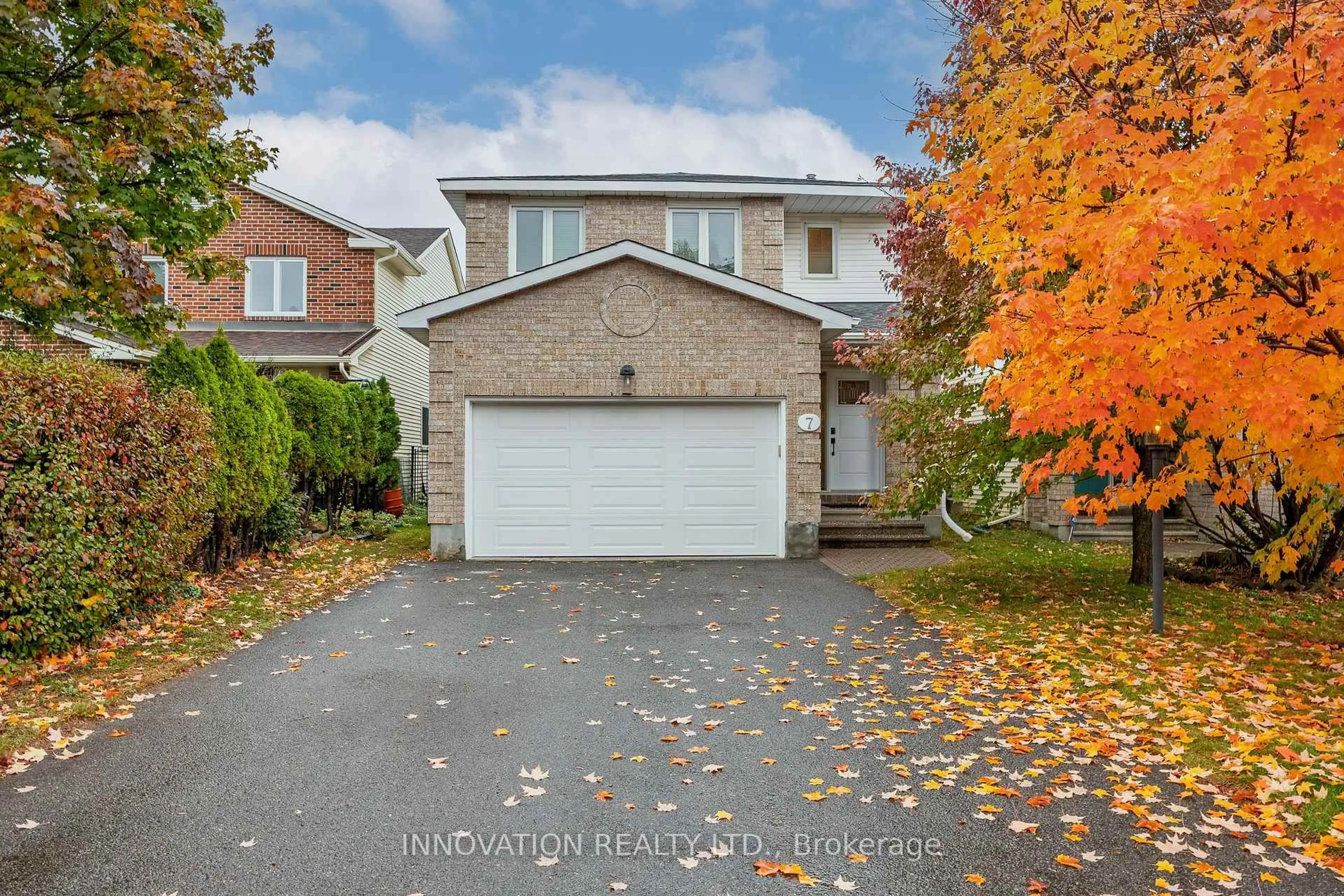 A pic from outside/outdoor area/front of a property/back of a property/a pic from drone, street for 7 Hyannis Ave, Ottawa Ontario K2J 3H9