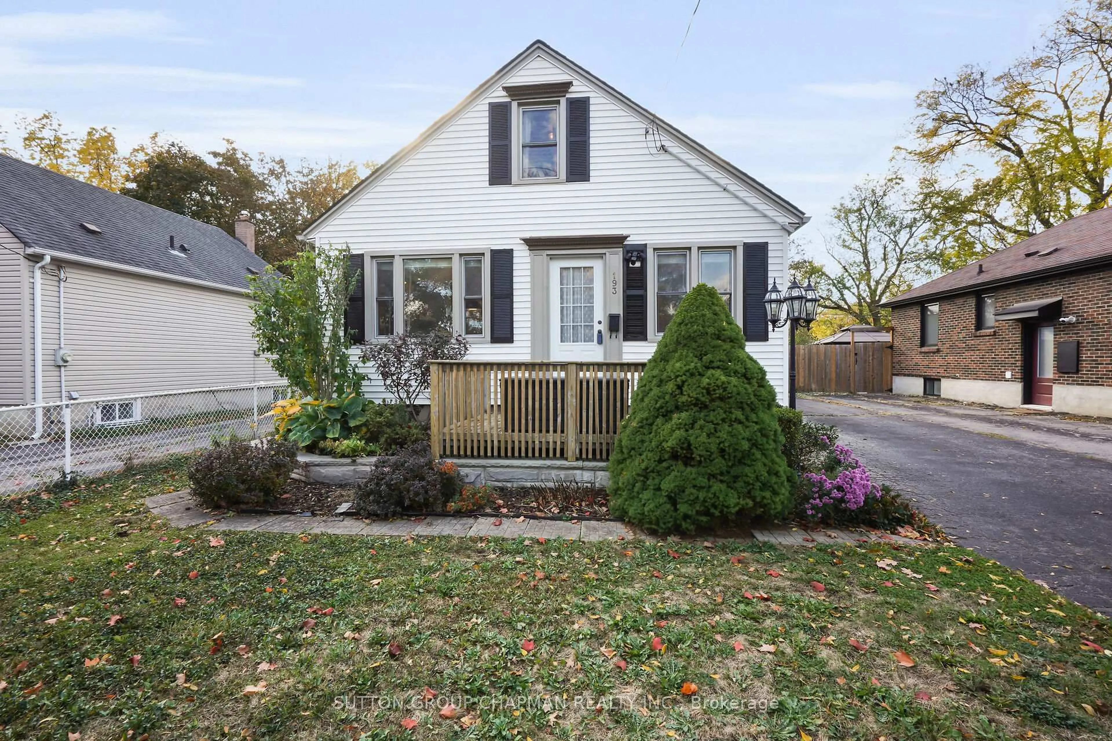 Home with vinyl exterior material, street for 193 Linwood St, London East Ontario N5Y 1W7