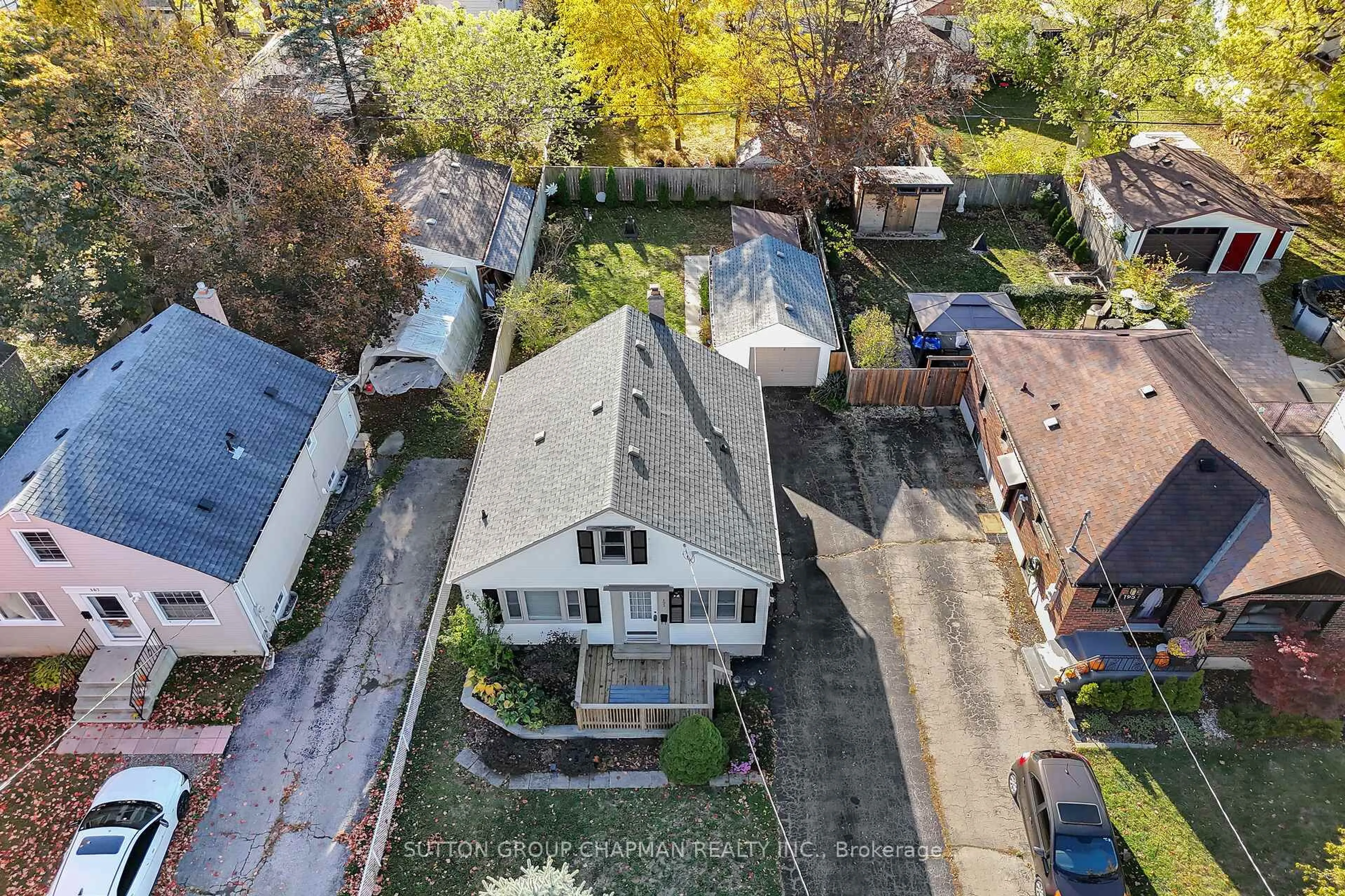 A pic from outside/outdoor area/front of a property/back of a property/a pic from drone, street for 193 Linwood St, London East Ontario N5Y 1W7