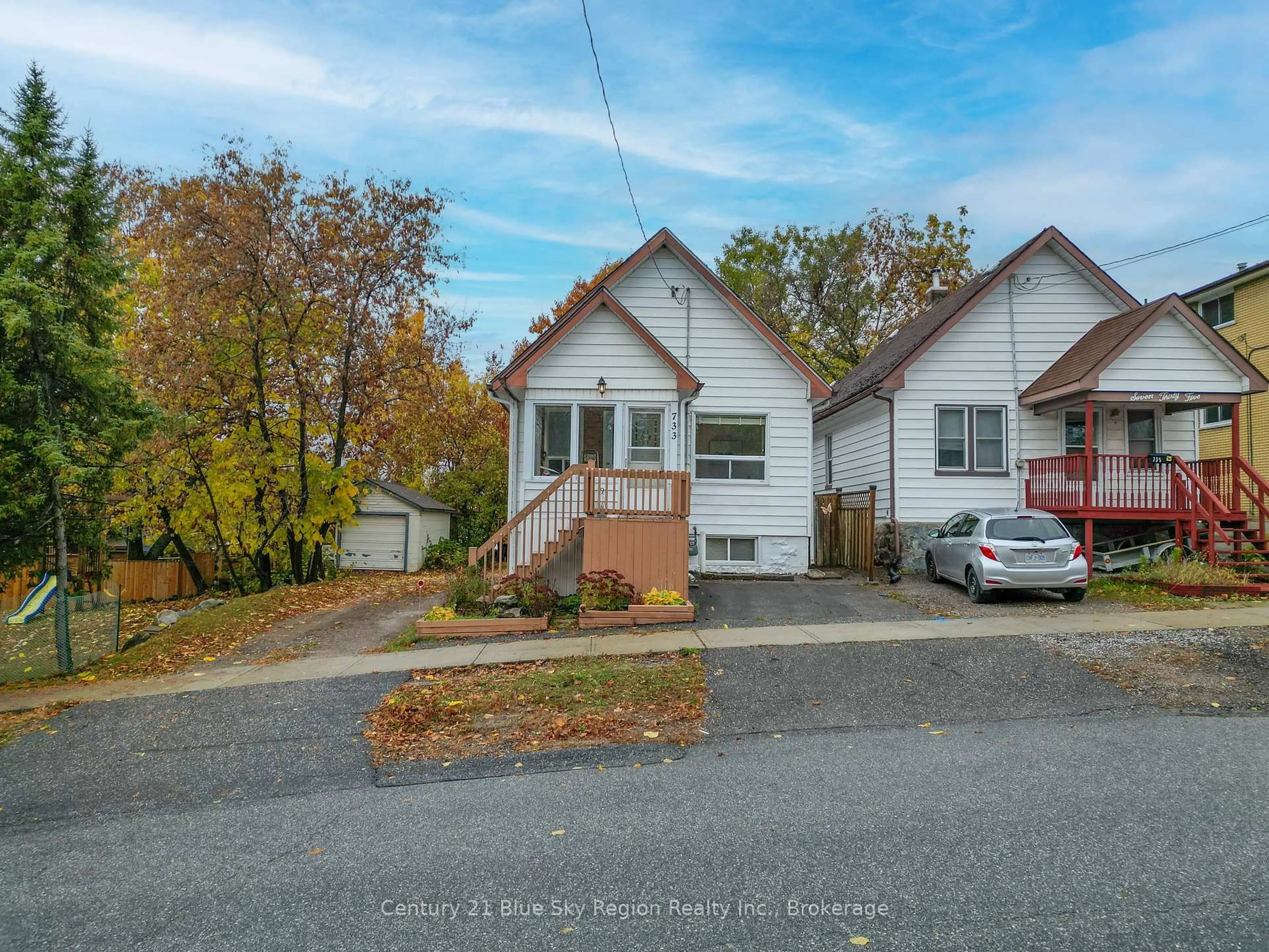A pic from outside/outdoor area/front of a property/back of a property/a pic from drone, street for 733 Morin St, North Bay Ontario P1B 5S1