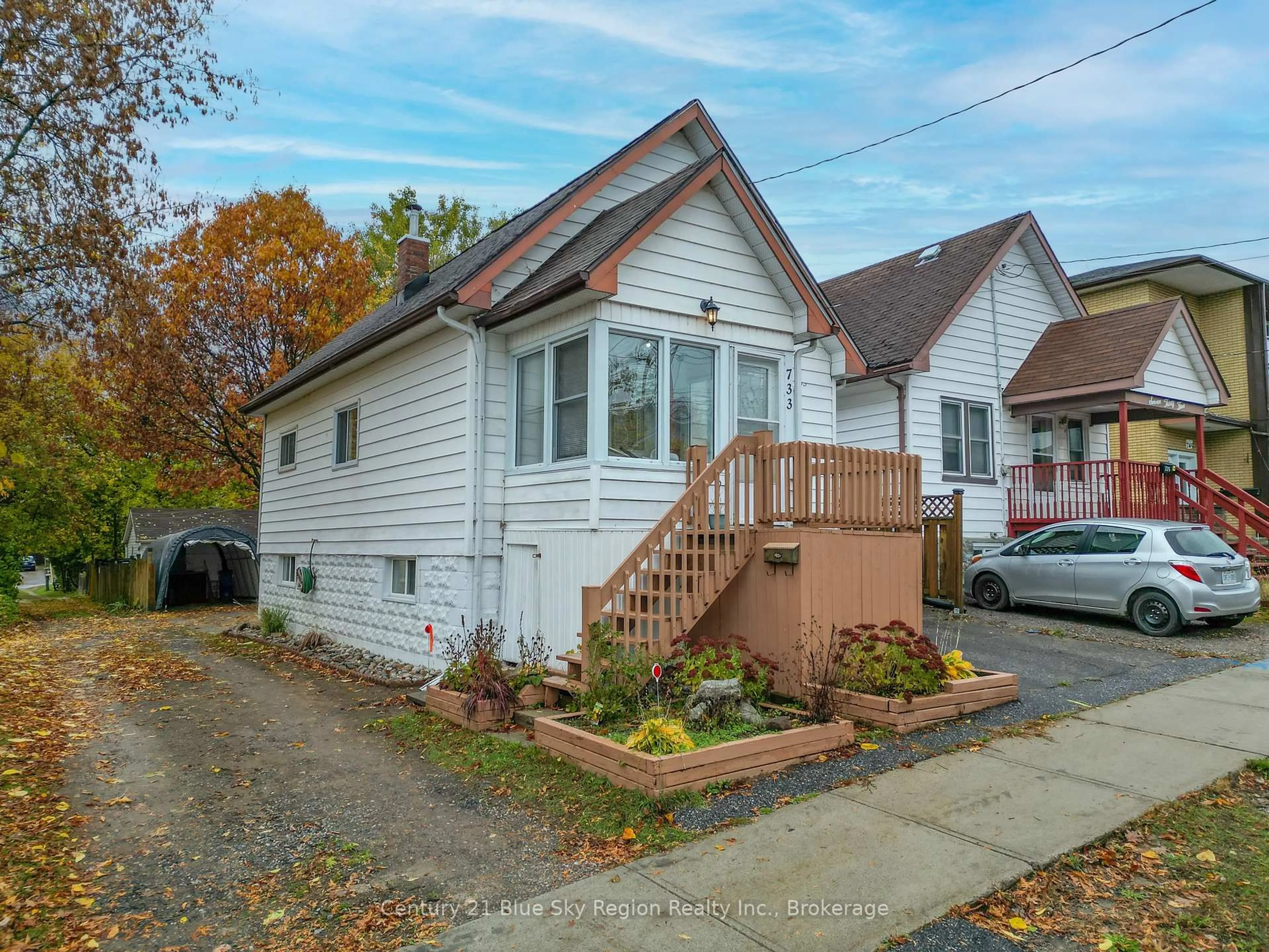 Home with vinyl exterior material, street for 733 Morin St, North Bay Ontario P1B 5S1