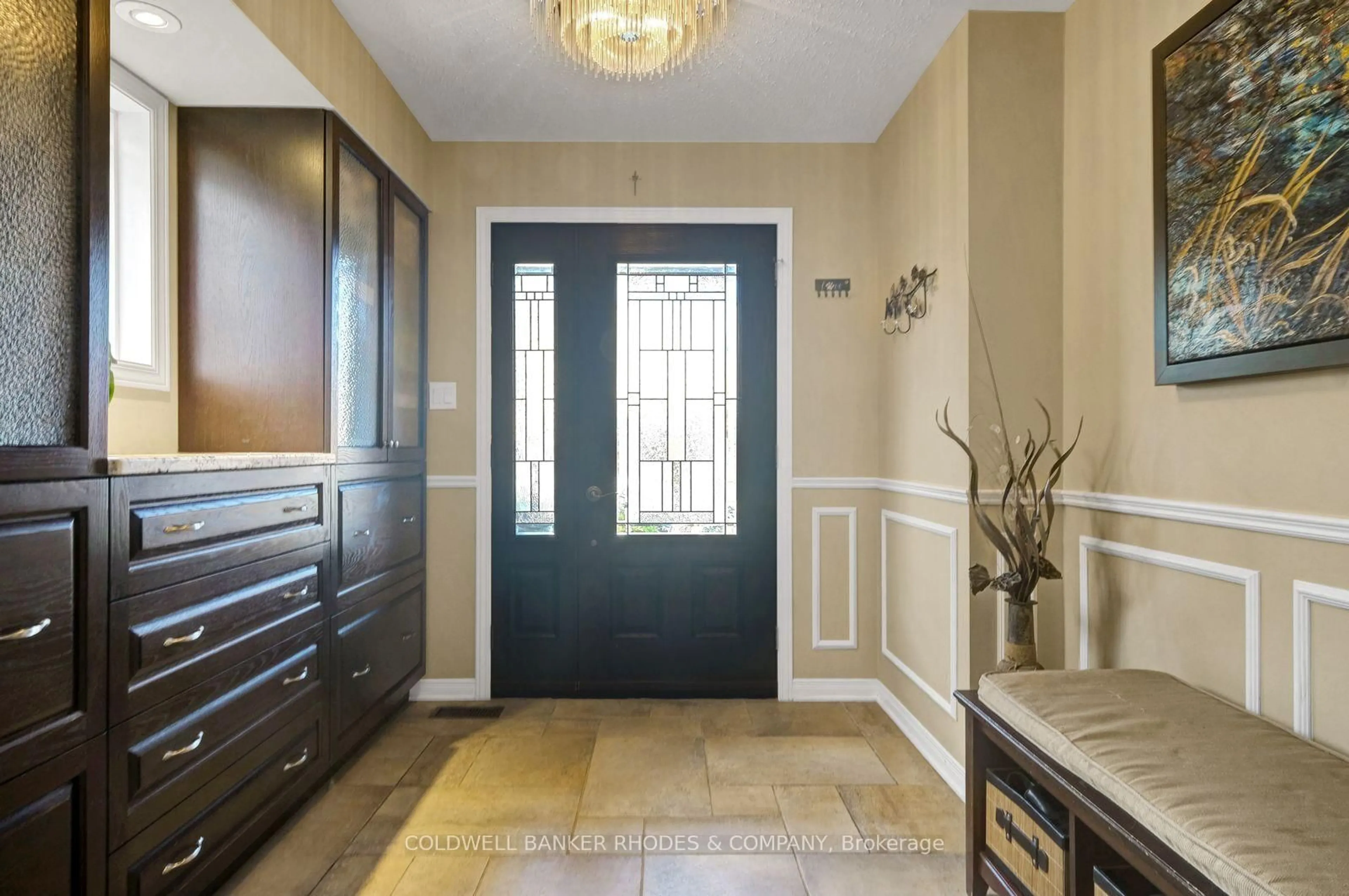 Indoor entryway for 12 Bramblegrove Cres, Ottawa Ontario K1T 3G3