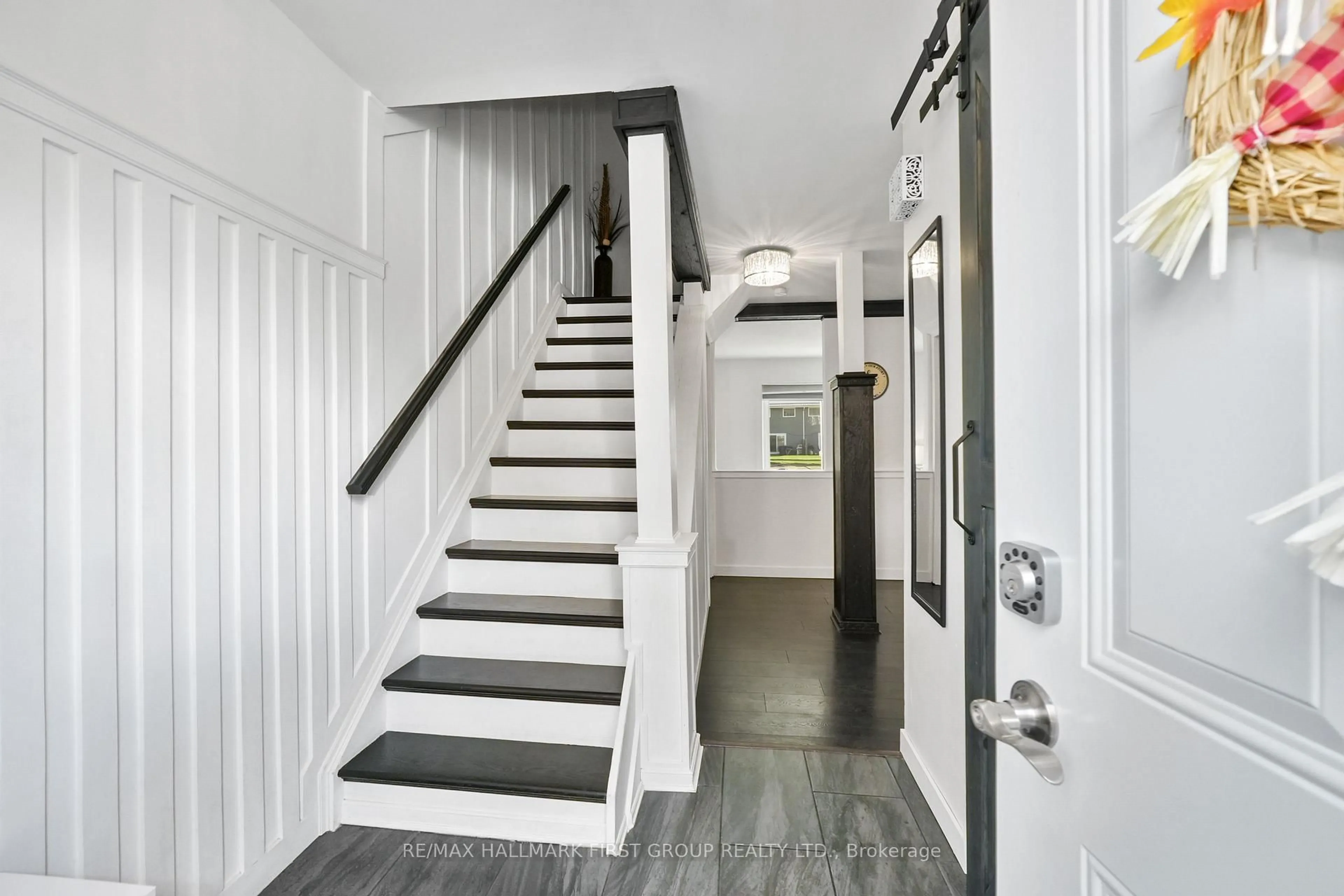 Indoor entryway for 400 Westwood Dr #A6, Cobourg Ontario K9A 2B6