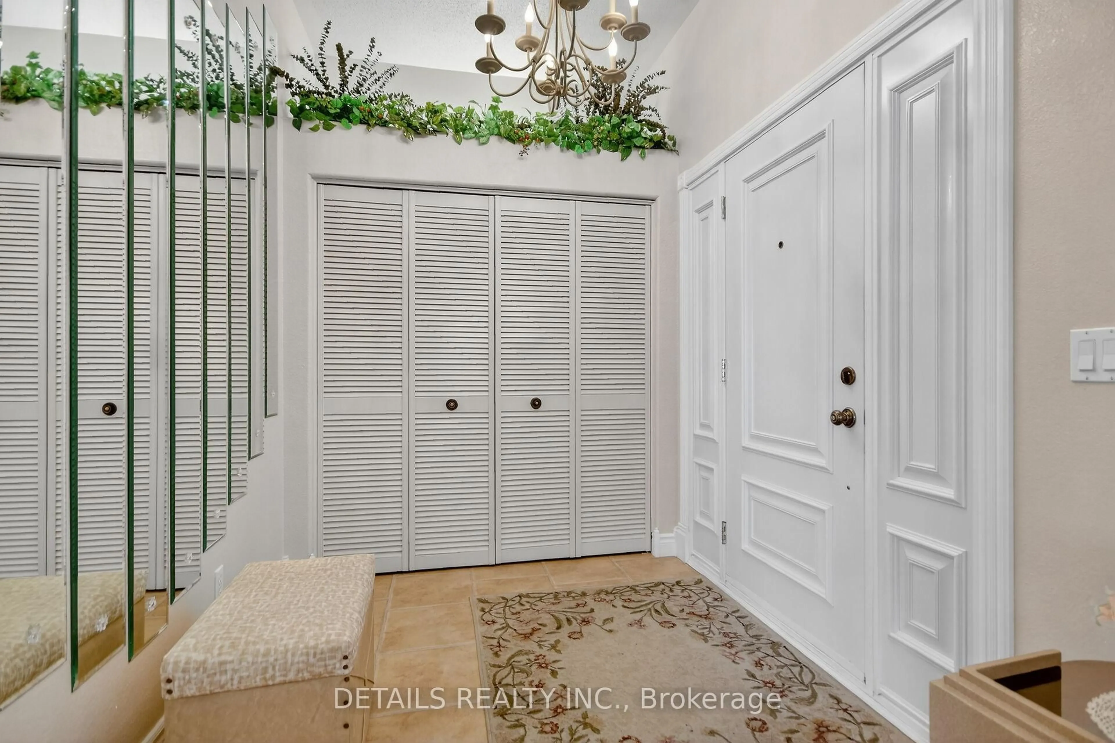 Indoor entryway for 7 Eagle Chase Crt, Ottawa Ontario K2J 3N5