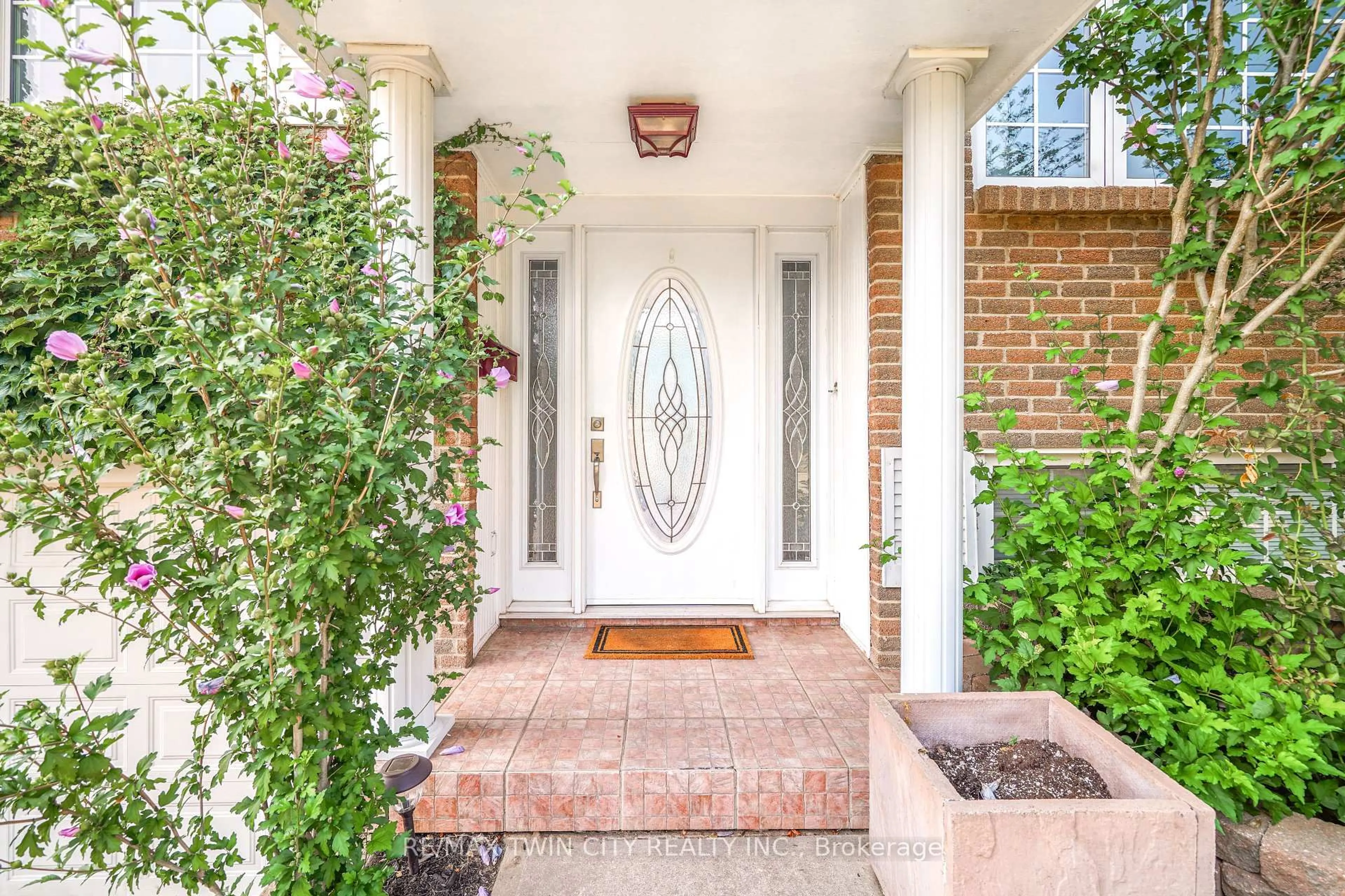 Indoor entryway for 57 Ashgrove Ave, Brantford Ontario N3R 6E3