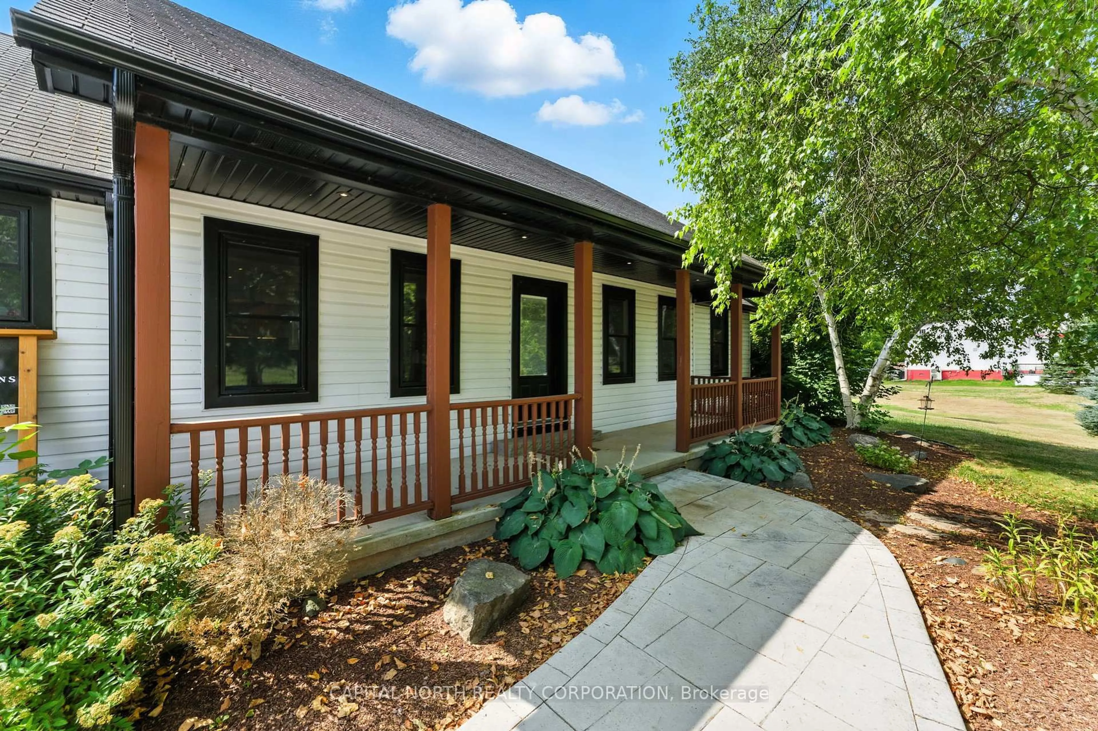 Home with vinyl exterior material, street for 330 Concession 5 Rd, Hamilton Ontario L0R 1V0