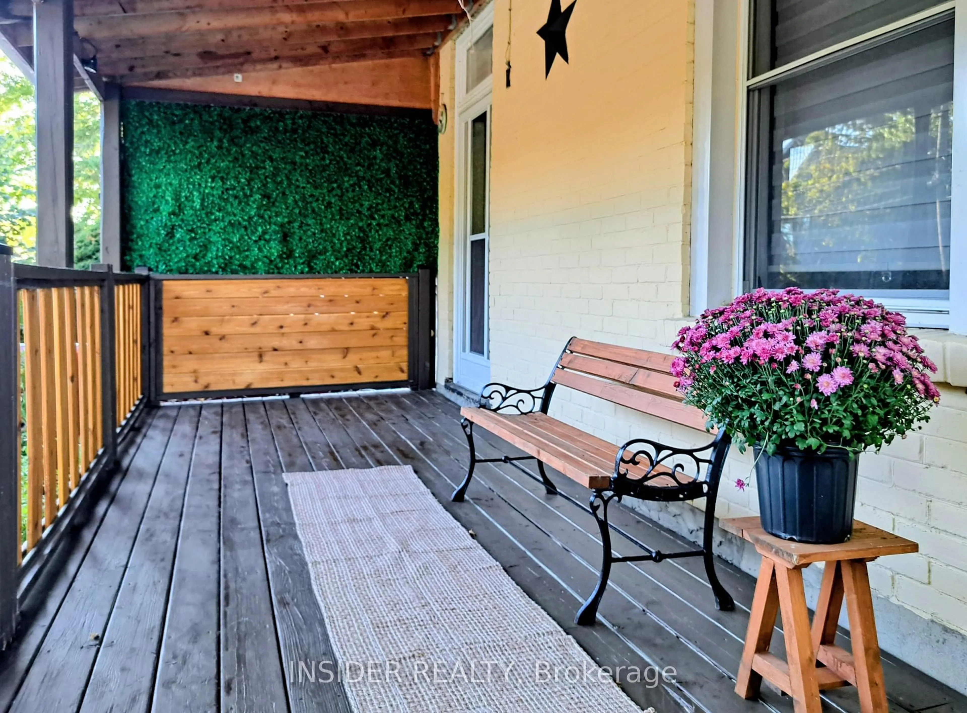 Indoor entryway for 658 Brown St, Peterborough Ontario K9J 4K5
