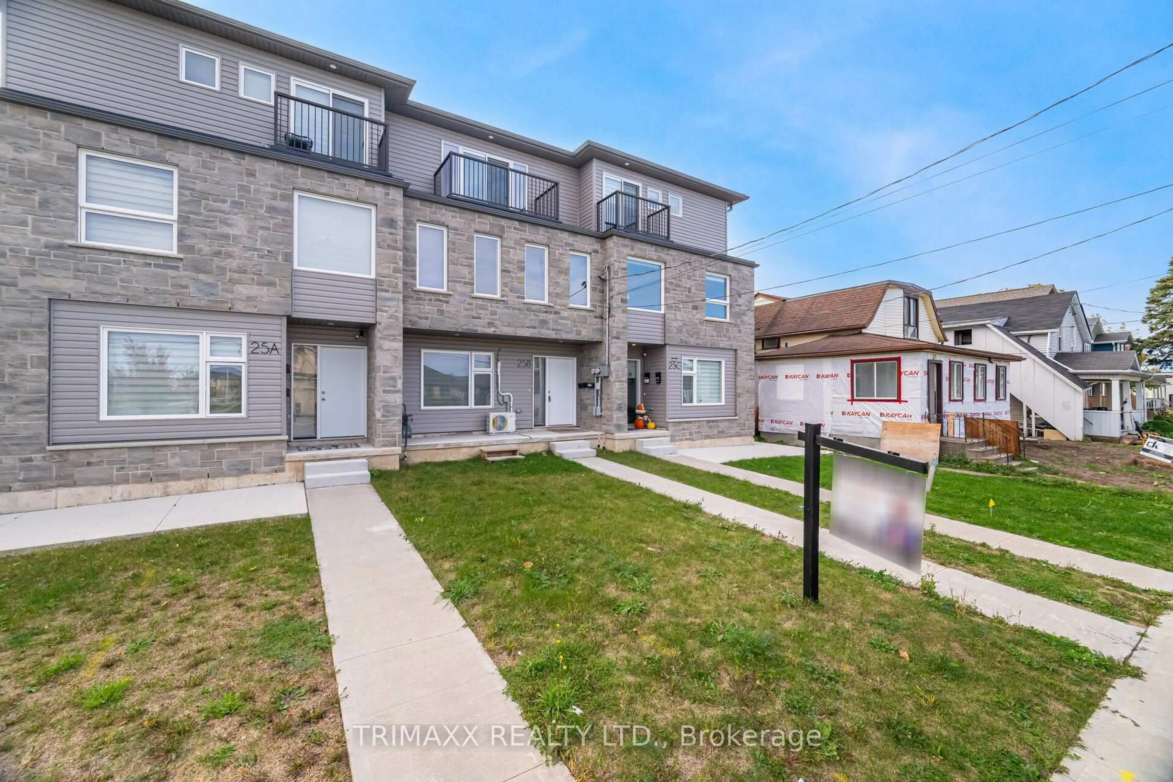 A pic from outside/outdoor area/front of a property/back of a property/a pic from drone, street for 25B Oakdale Ave, St. Catharines Ontario L2P 2B8