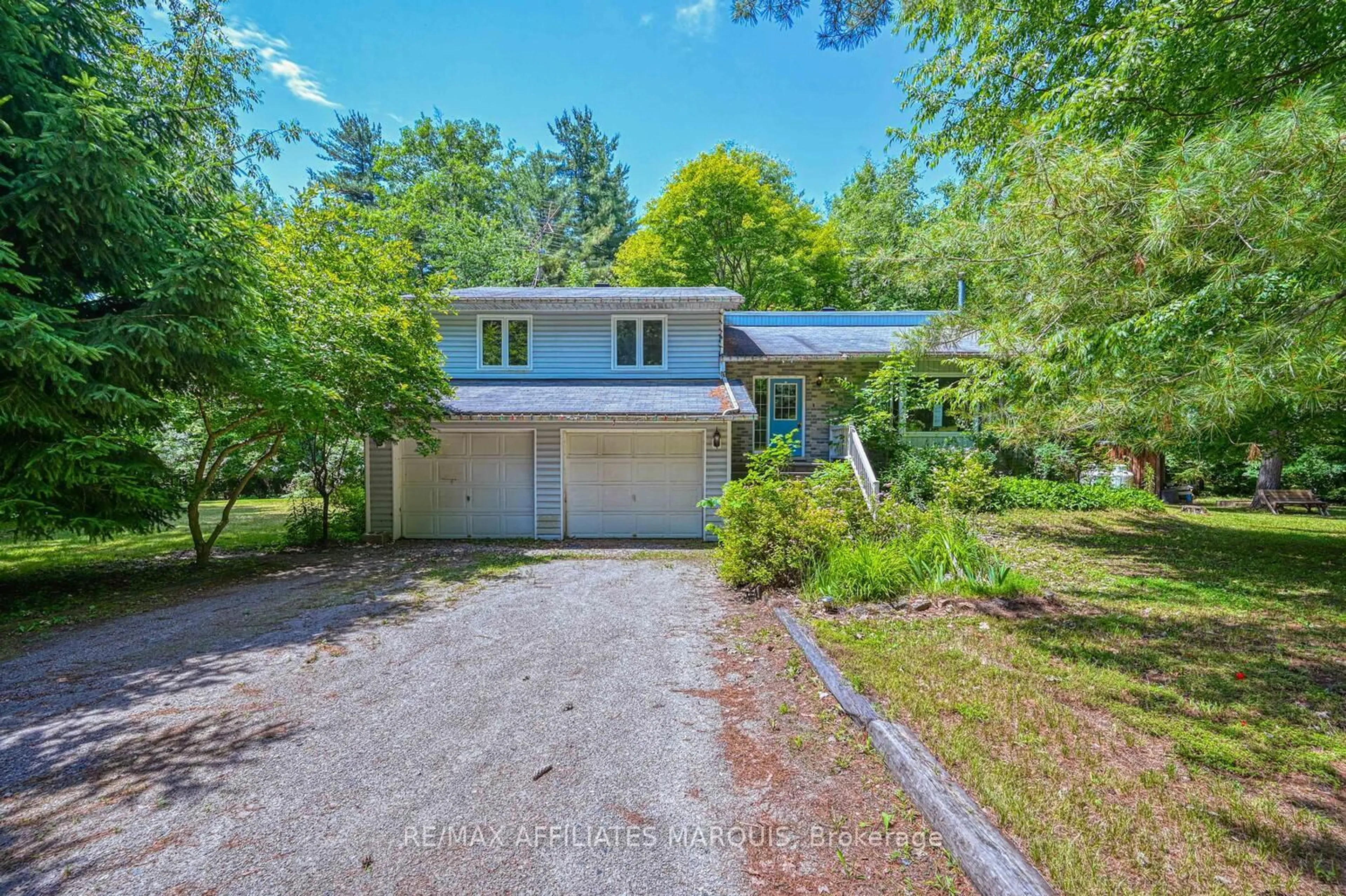 A pic from outside/outdoor area/front of a property/back of a property/a pic from drone, street for 122 Church Ave, Perth Ontario K7H 0H1