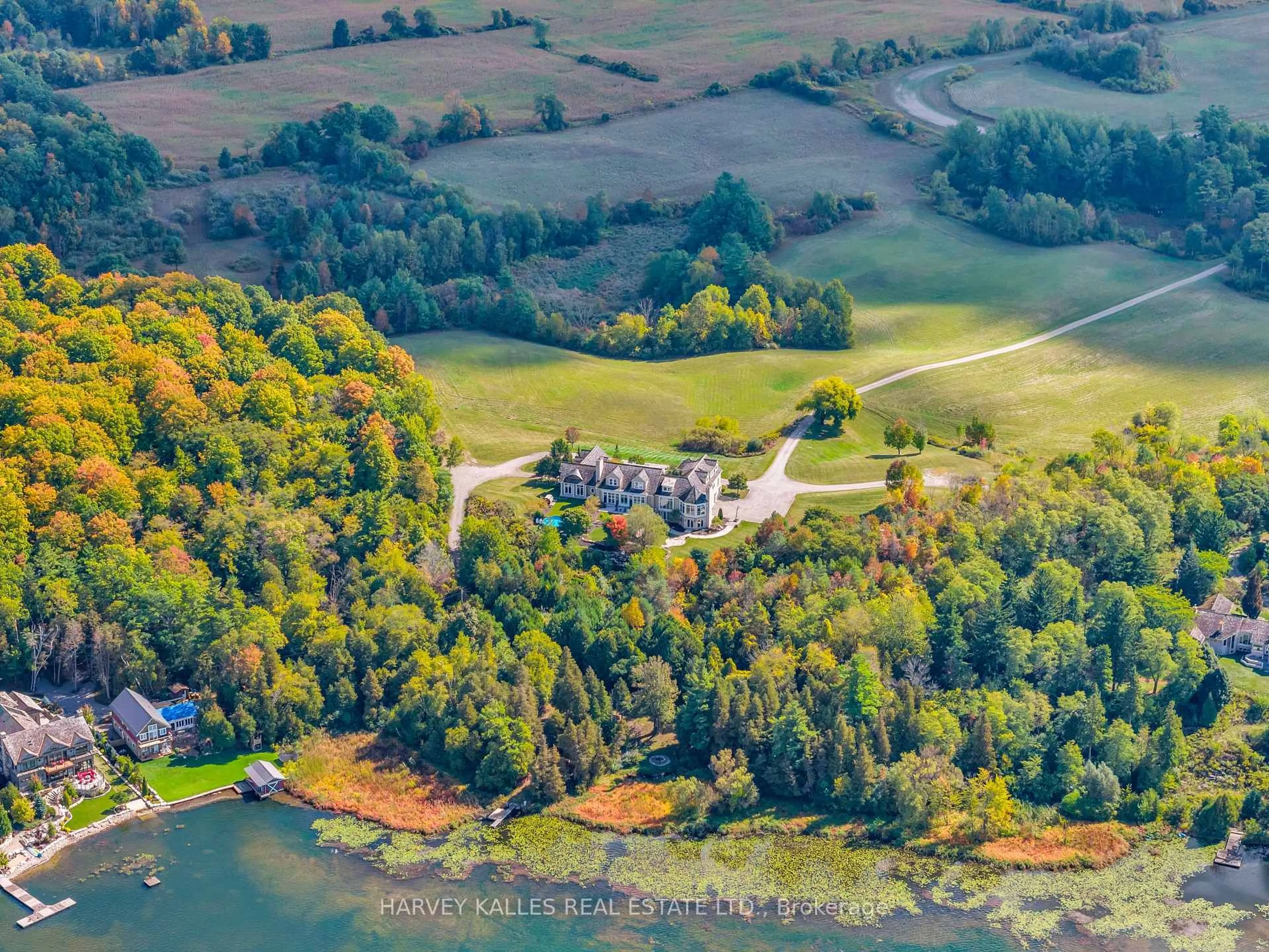 A pic from outside/outdoor area/front of a property/back of a property/a pic from drone, water/lake/river/ocean view for 8 Oak Dr, Puslinch Ontario N0B 2J0