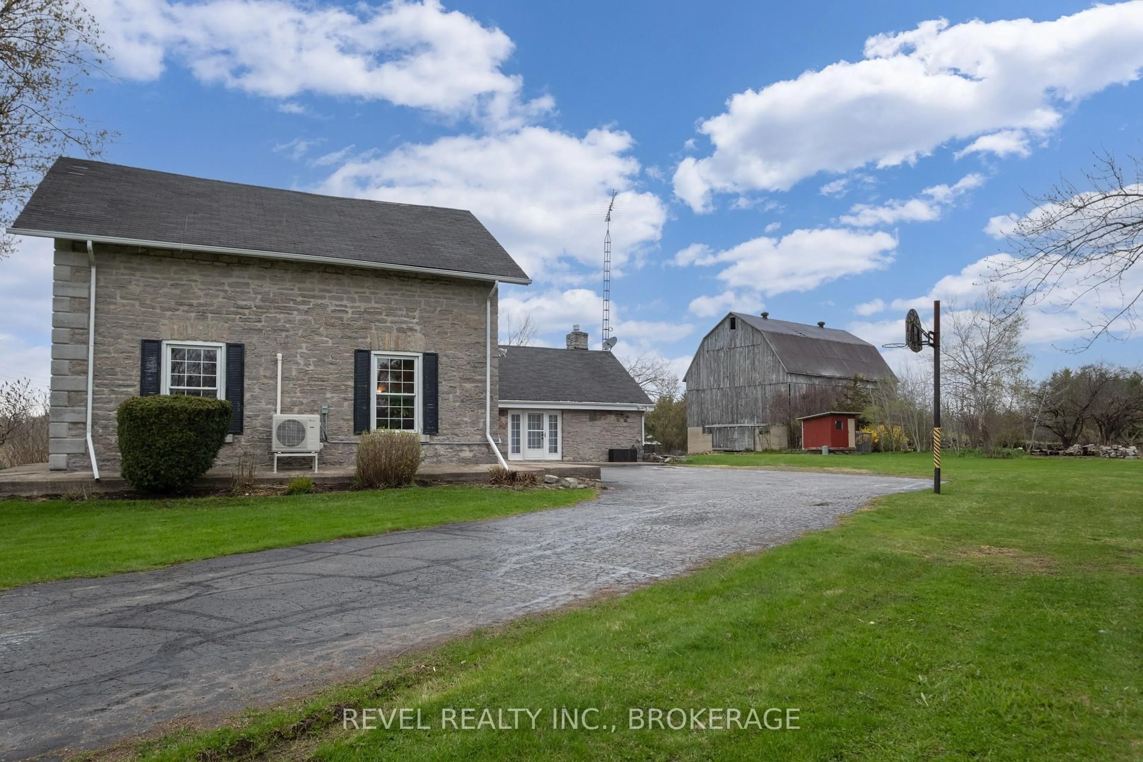 A pic from outside/outdoor area/front of a property/back of a property/a pic from drone, street for 2964 Highway 38, Mcdonalds Corners Ontario K0H 1M0