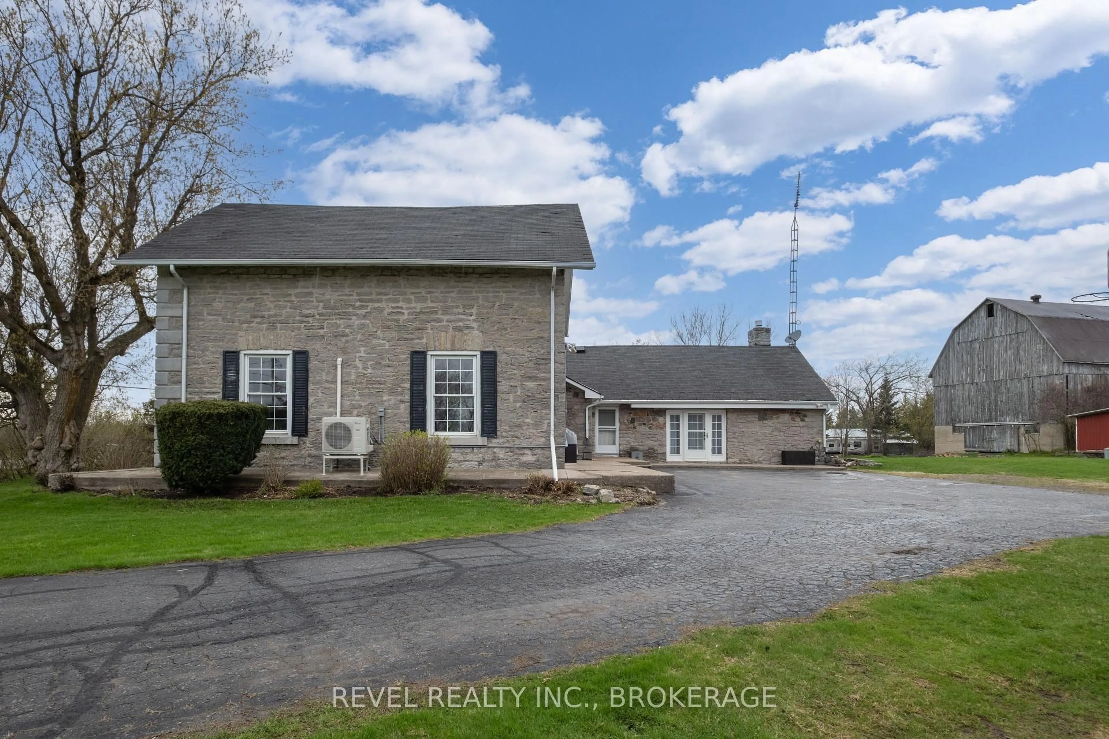 A pic from outside/outdoor area/front of a property/back of a property/a pic from drone, street for 2964 Highway 38, Mcdonalds Corners Ontario K0H 1M0