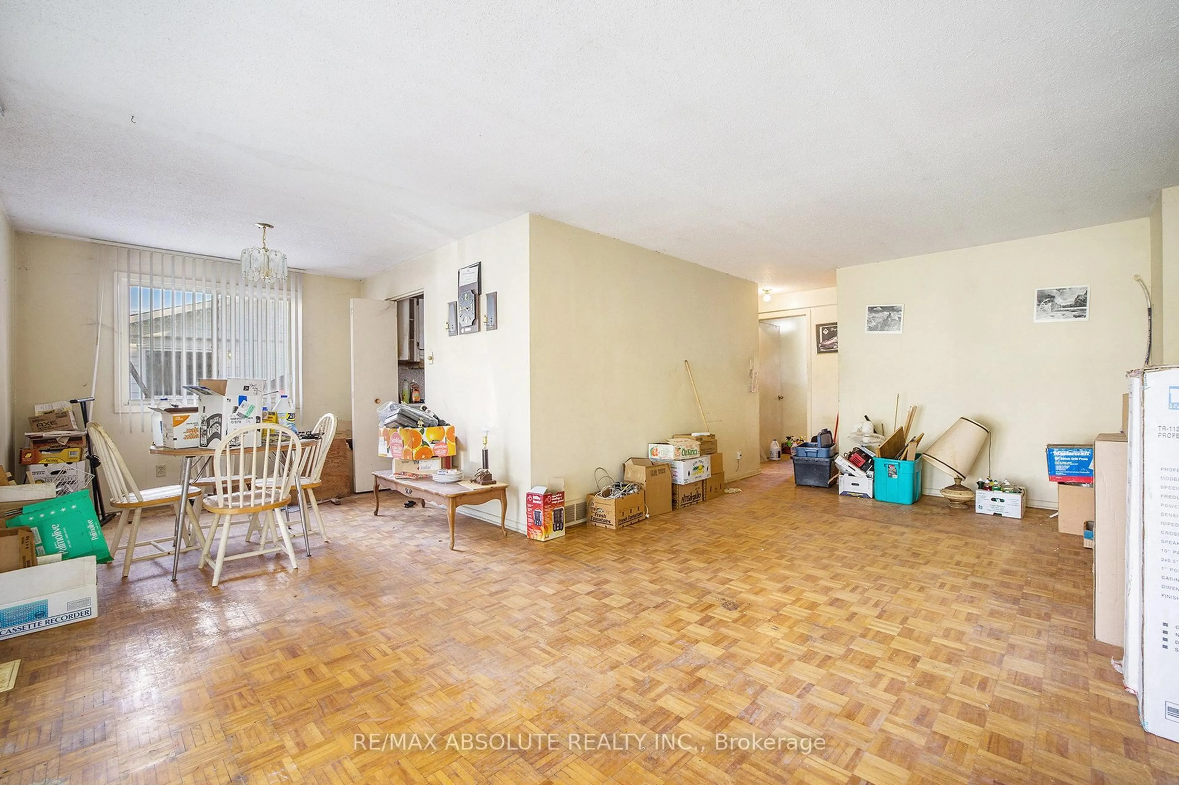 A pic of a room for 120 Woodfield Dr, Ottawa Ontario K2G 0A3