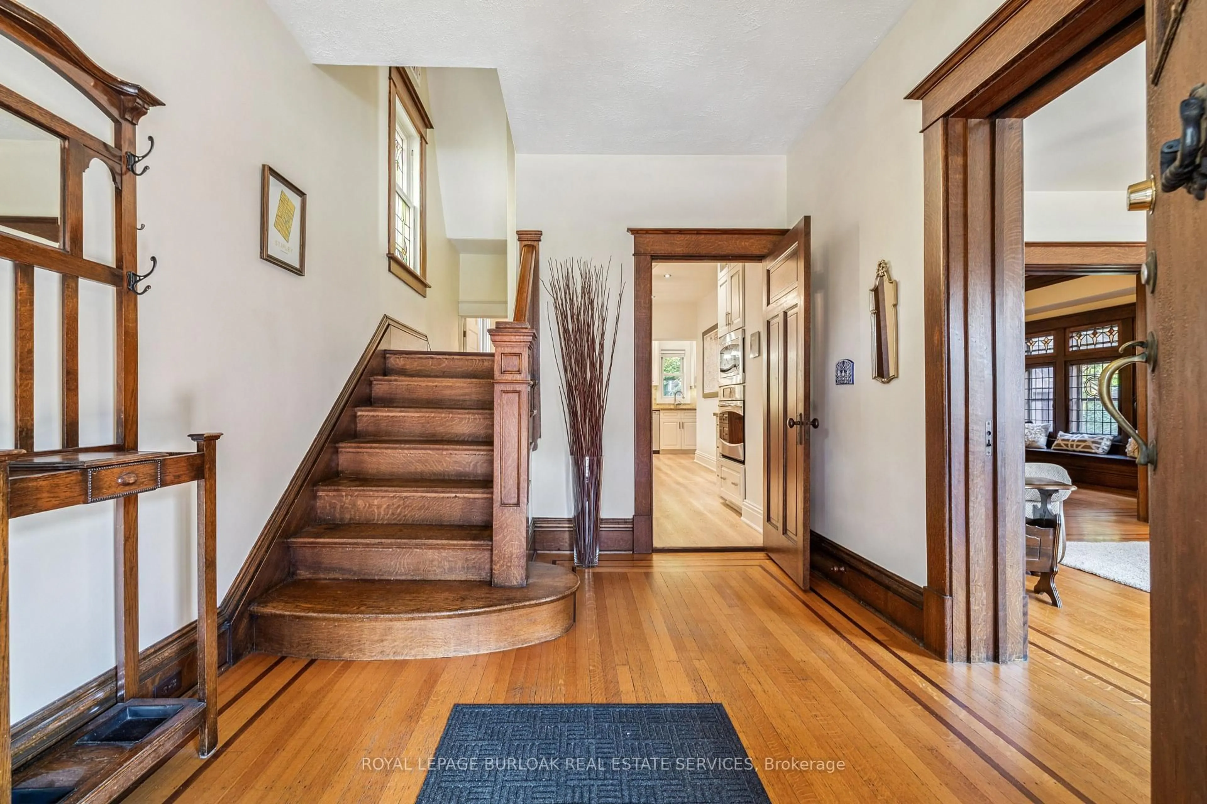Indoor entryway for 119 Prospect St, Hamilton Ontario L8M 2Z3