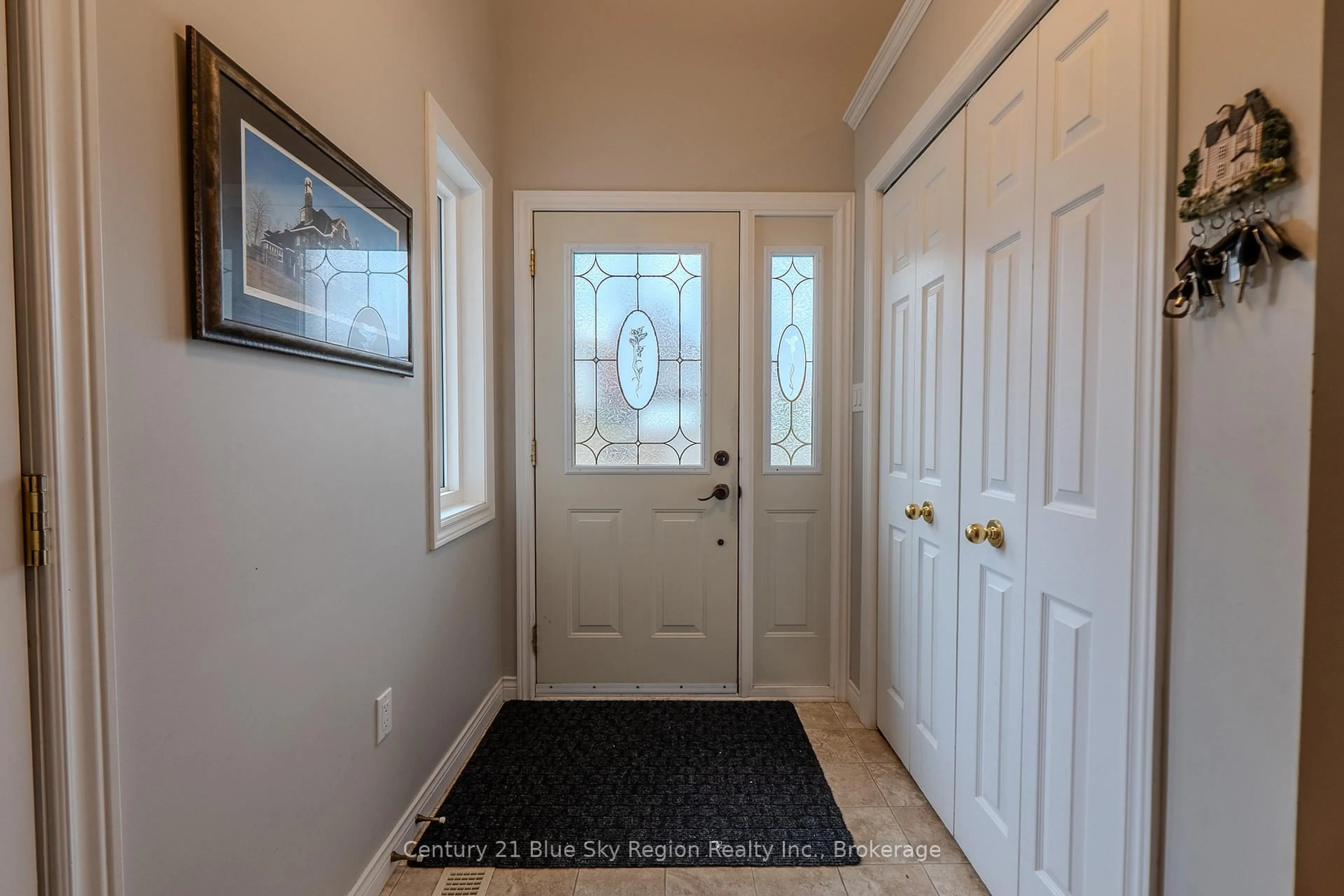 Indoor entryway for 111 Kilby Lane, Callander Ontario P0H 1H0