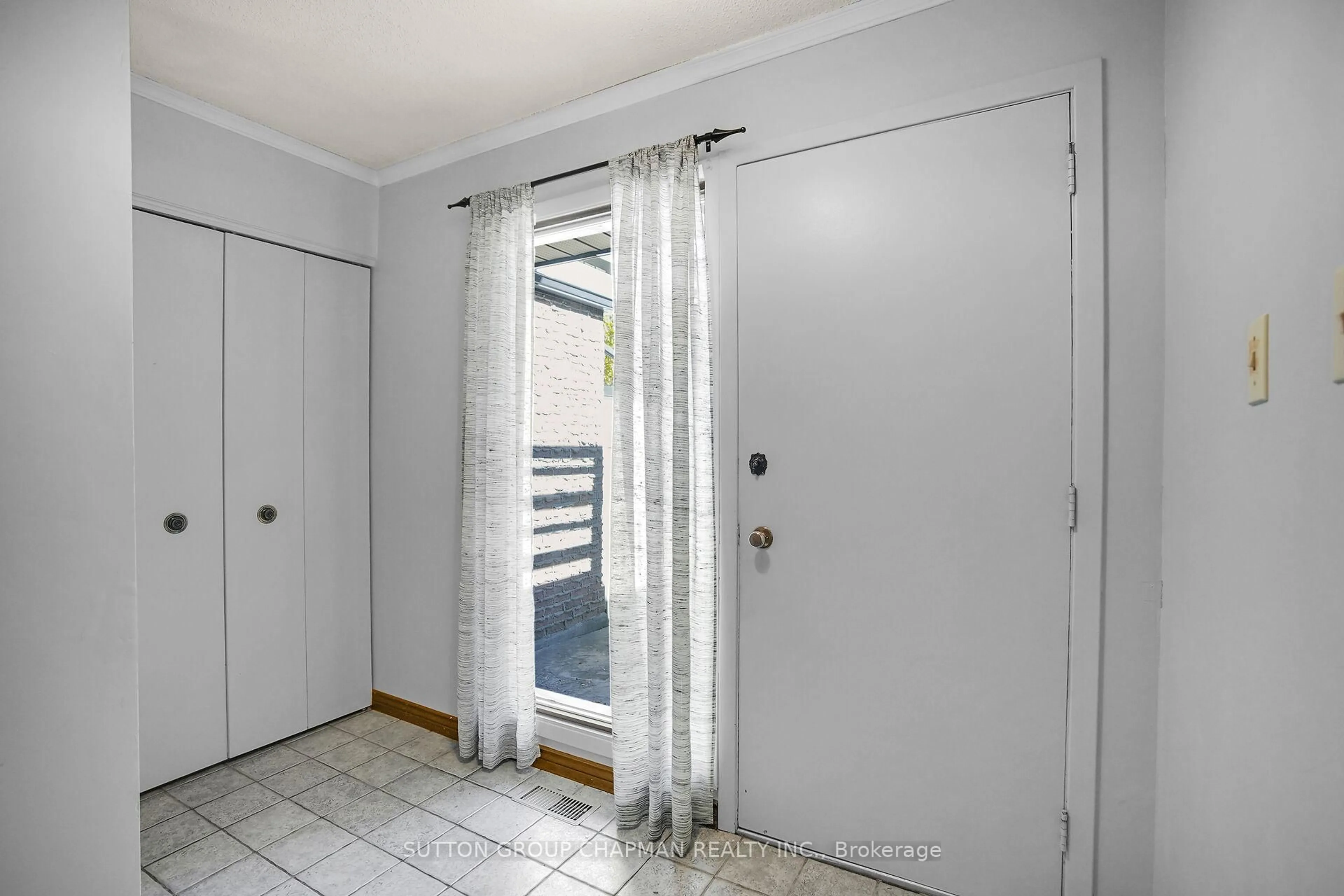Unknown for 35 Brixham Rd, London South Ontario N6K 1P5