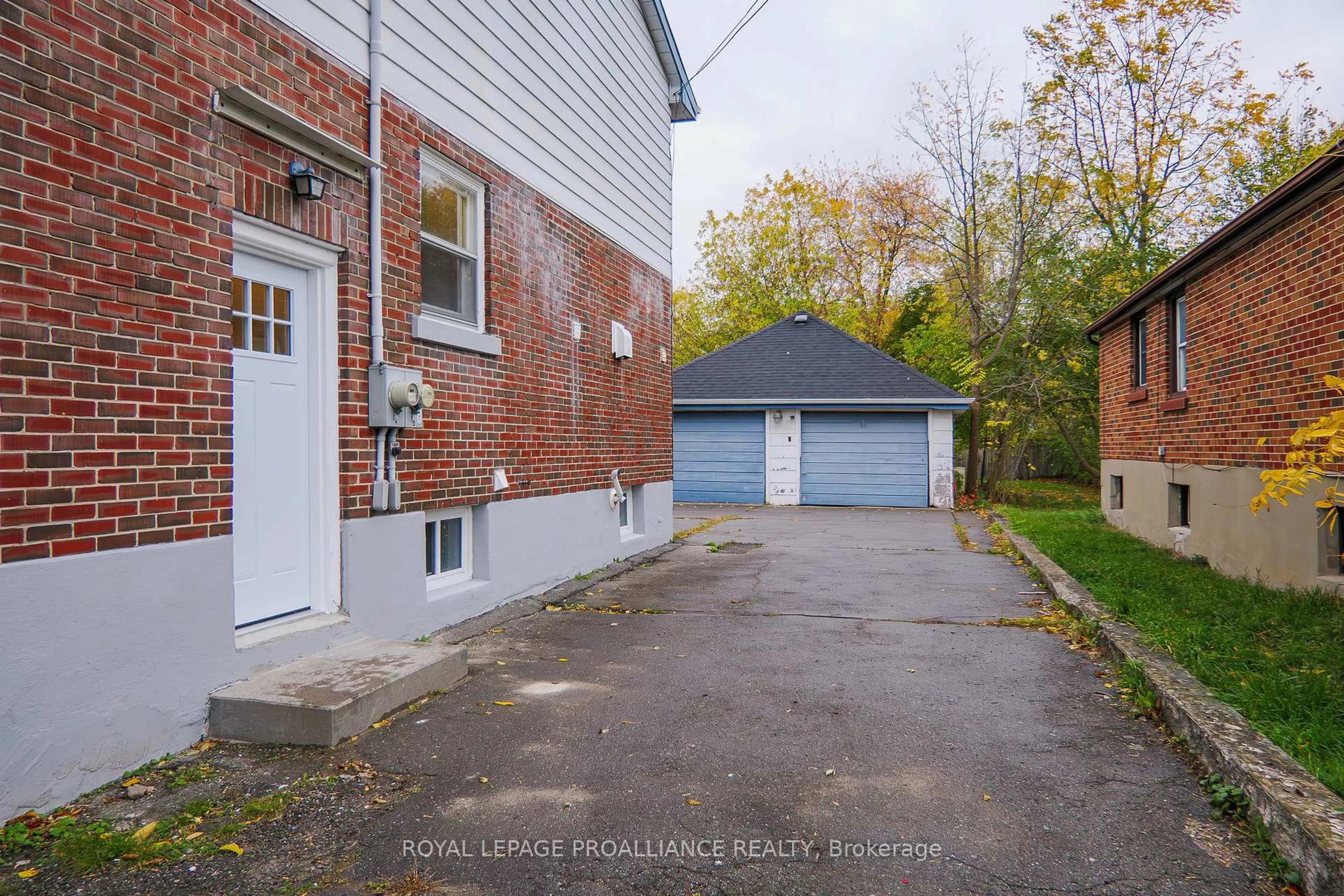 Unknown for 8 Reynolds Cres, Belleville Ontario K8P 2W7