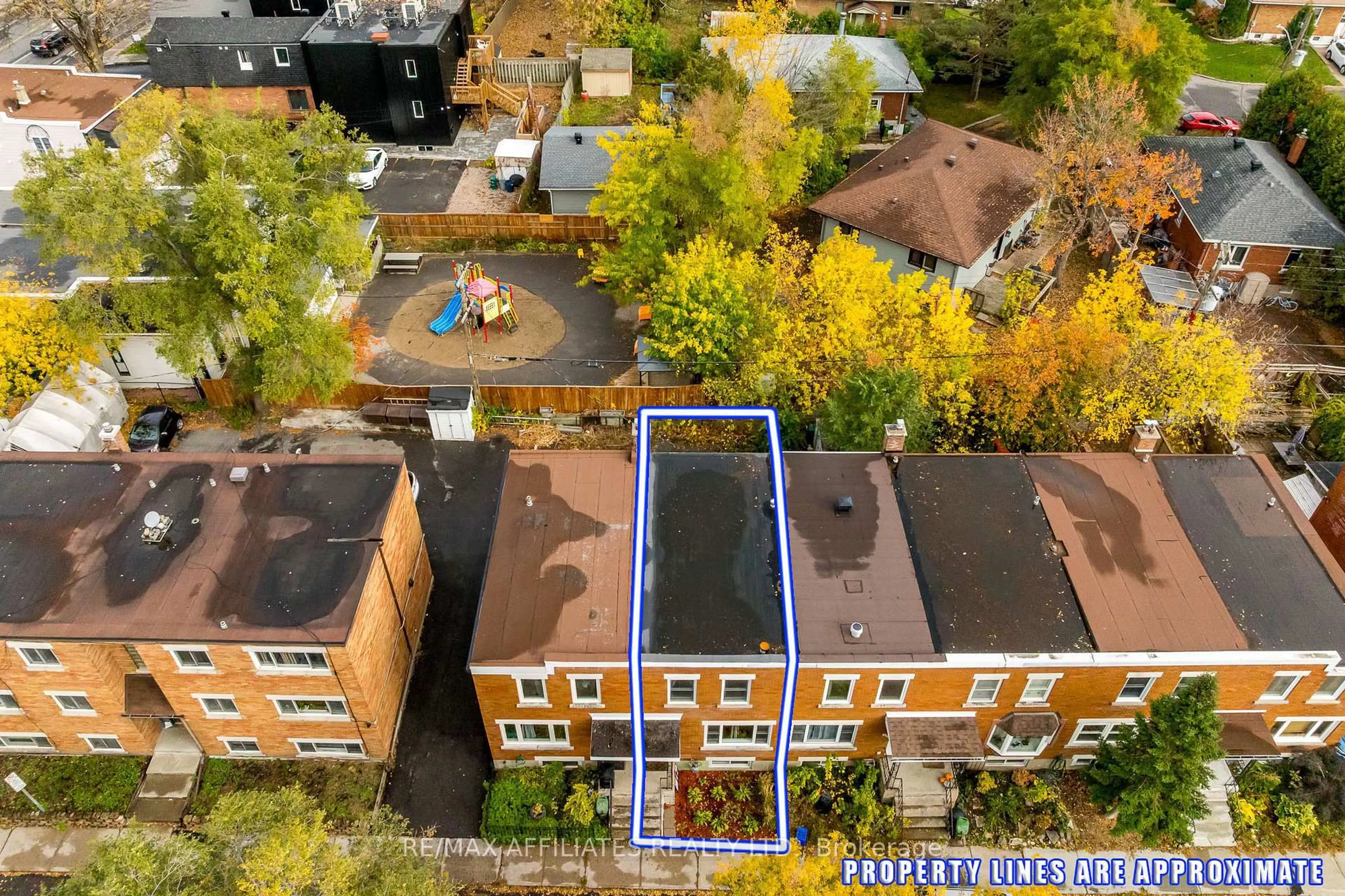 A pic from outside/outdoor area/front of a property/back of a property/a pic from drone, city buildings view from balcony for 361 Larouche St, Ottawa Ontario K1L 7L1