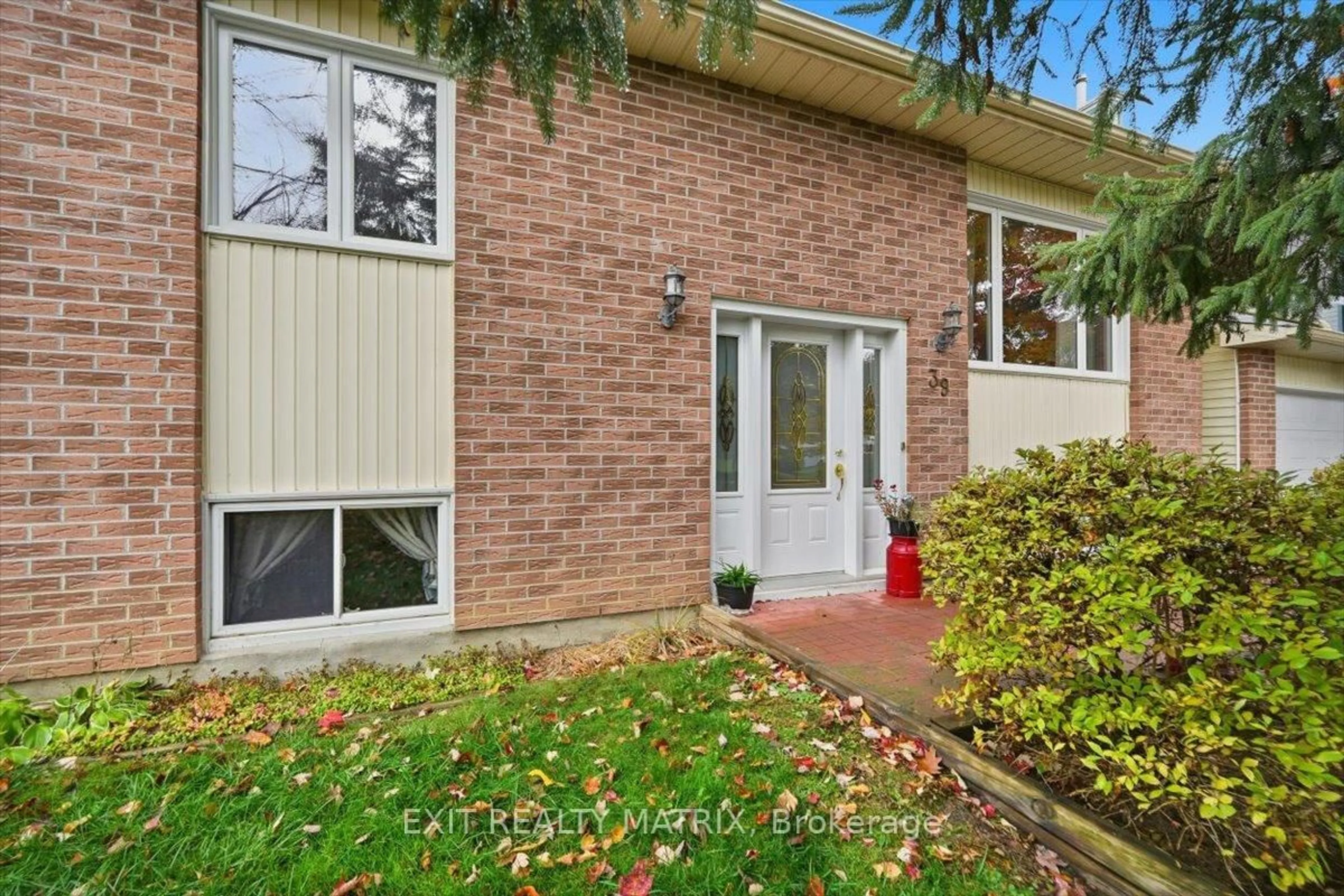 Unknown for 39 GEORGE St, Russell Ontario K4R 1C2