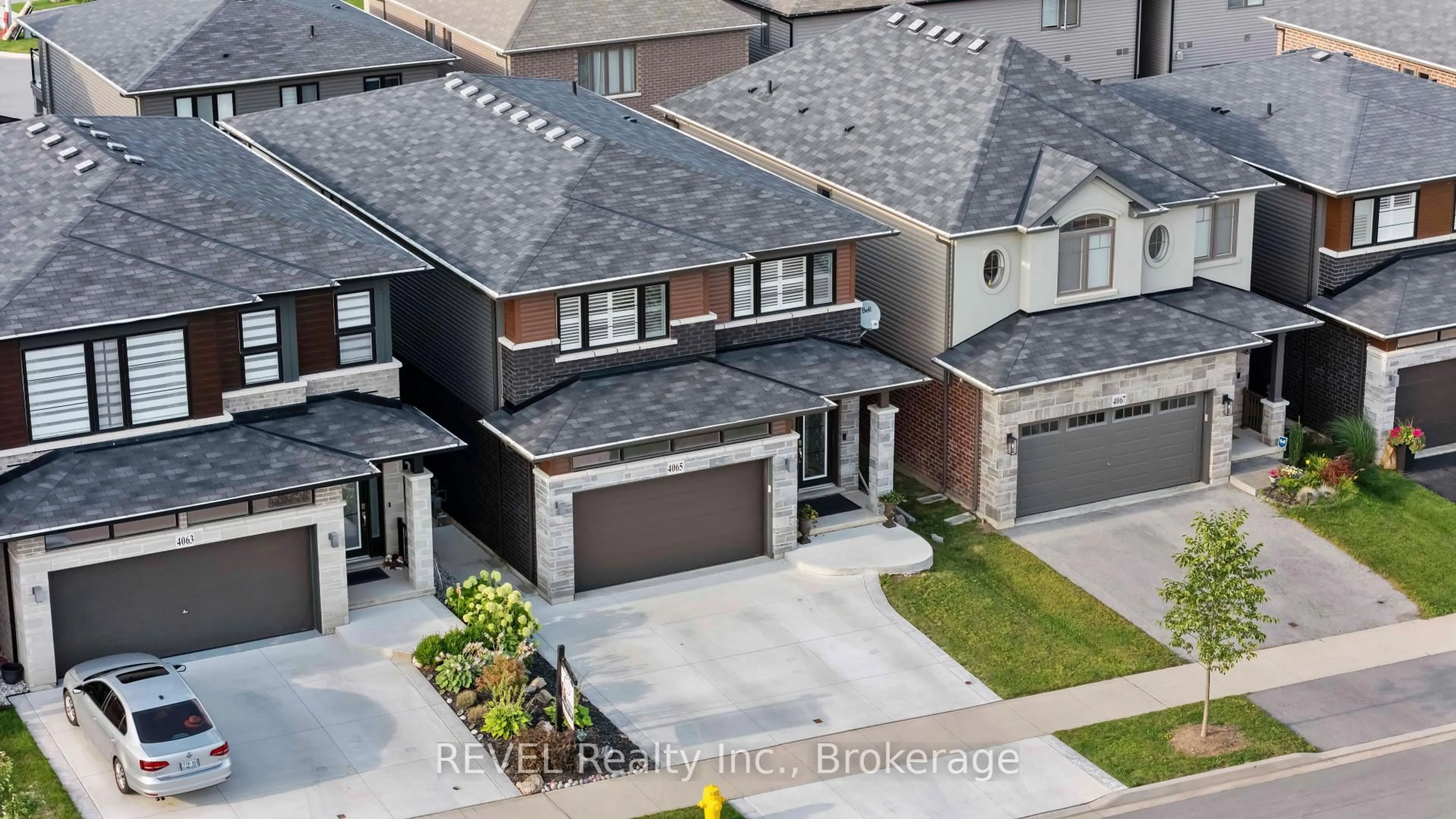 Home with brick exterior material, street for 4065 Healing St, Lincoln Ontario L3J 0S4