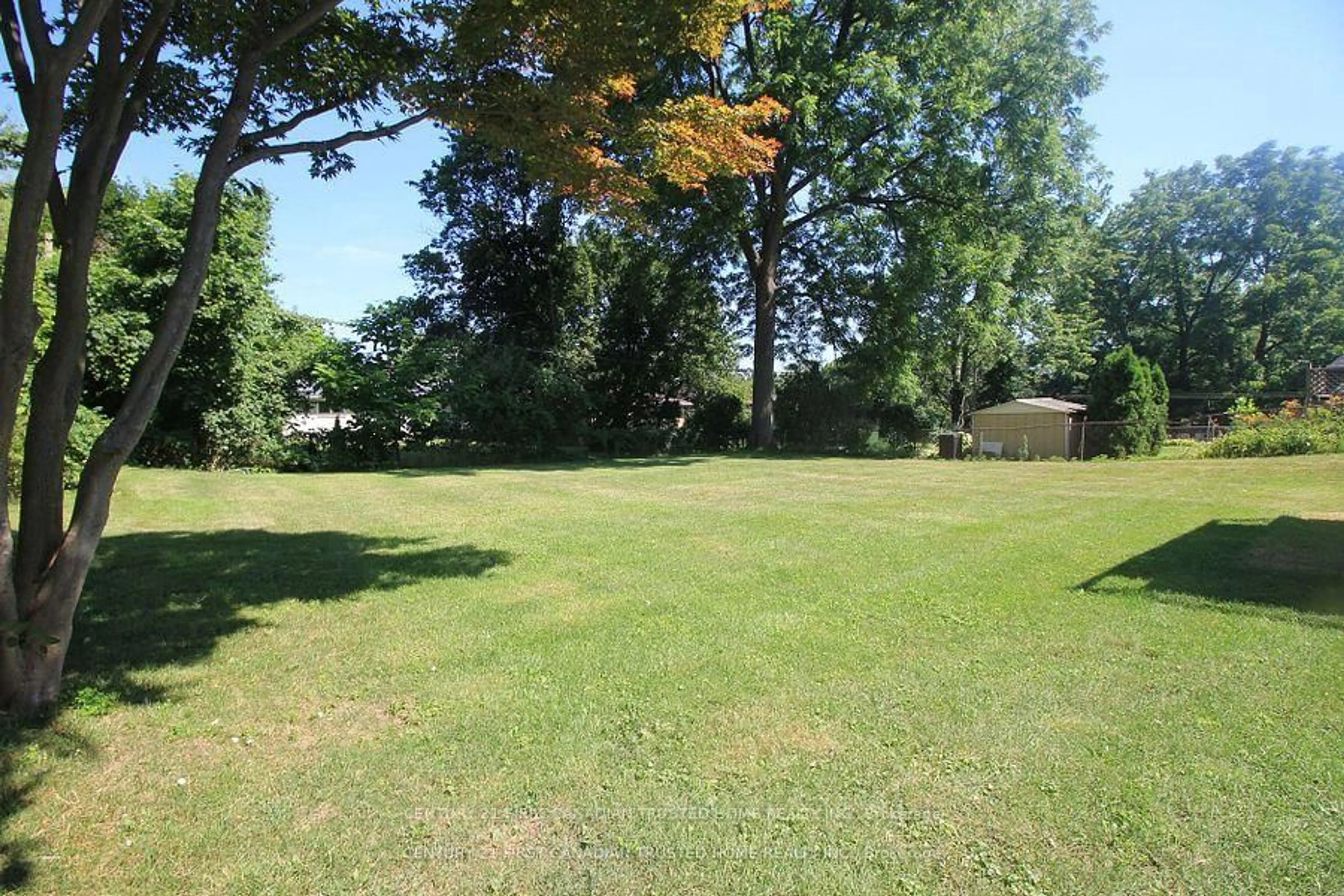 A pic from outside/outdoor area/front of a property/back of a property/a pic from drone, forest/trees view for 133 Deer Park Circ, London North Ontario N6H 3B9