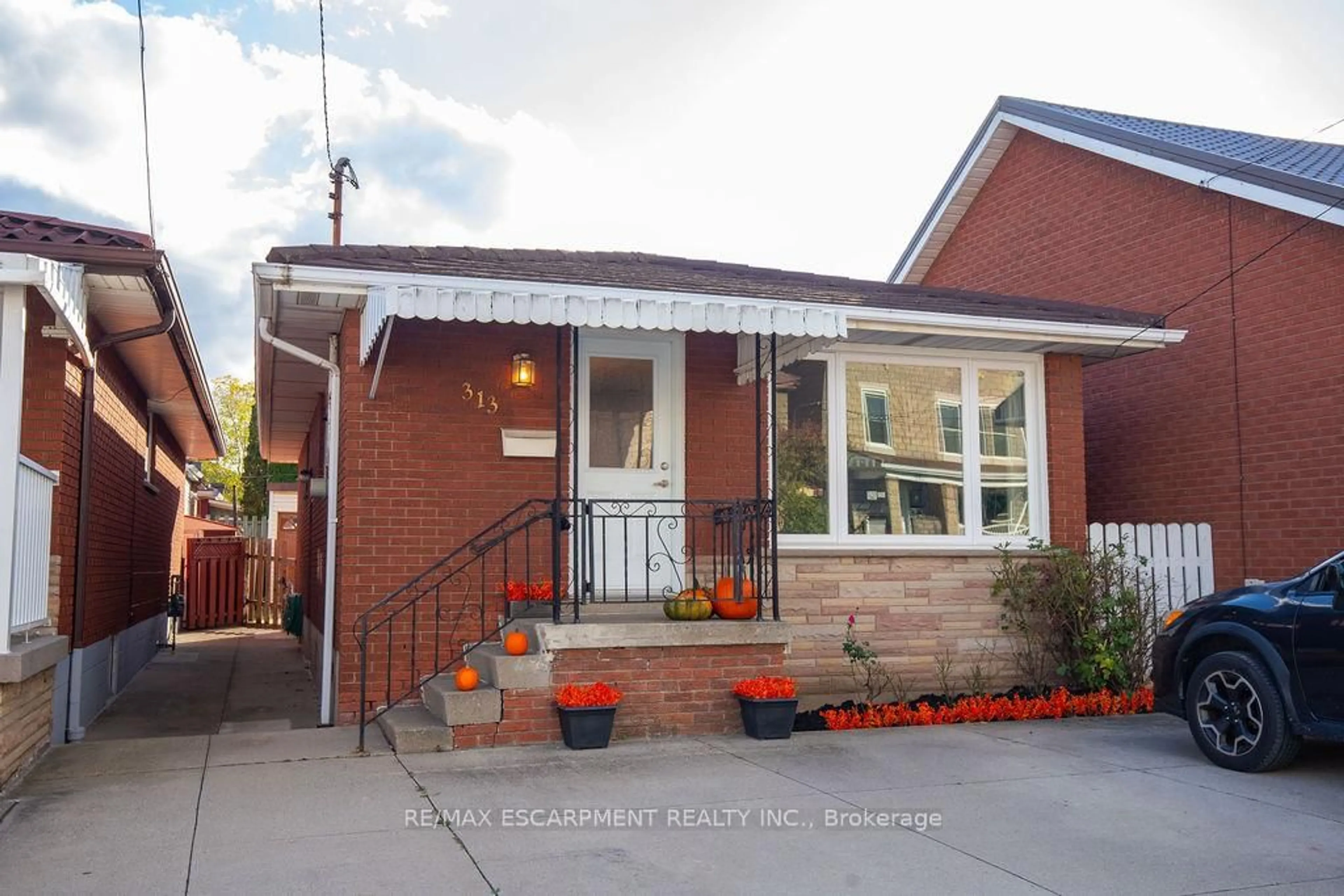 Home with brick exterior material, street for 313 Barton St, Hamilton Ontario L8R 2J3
