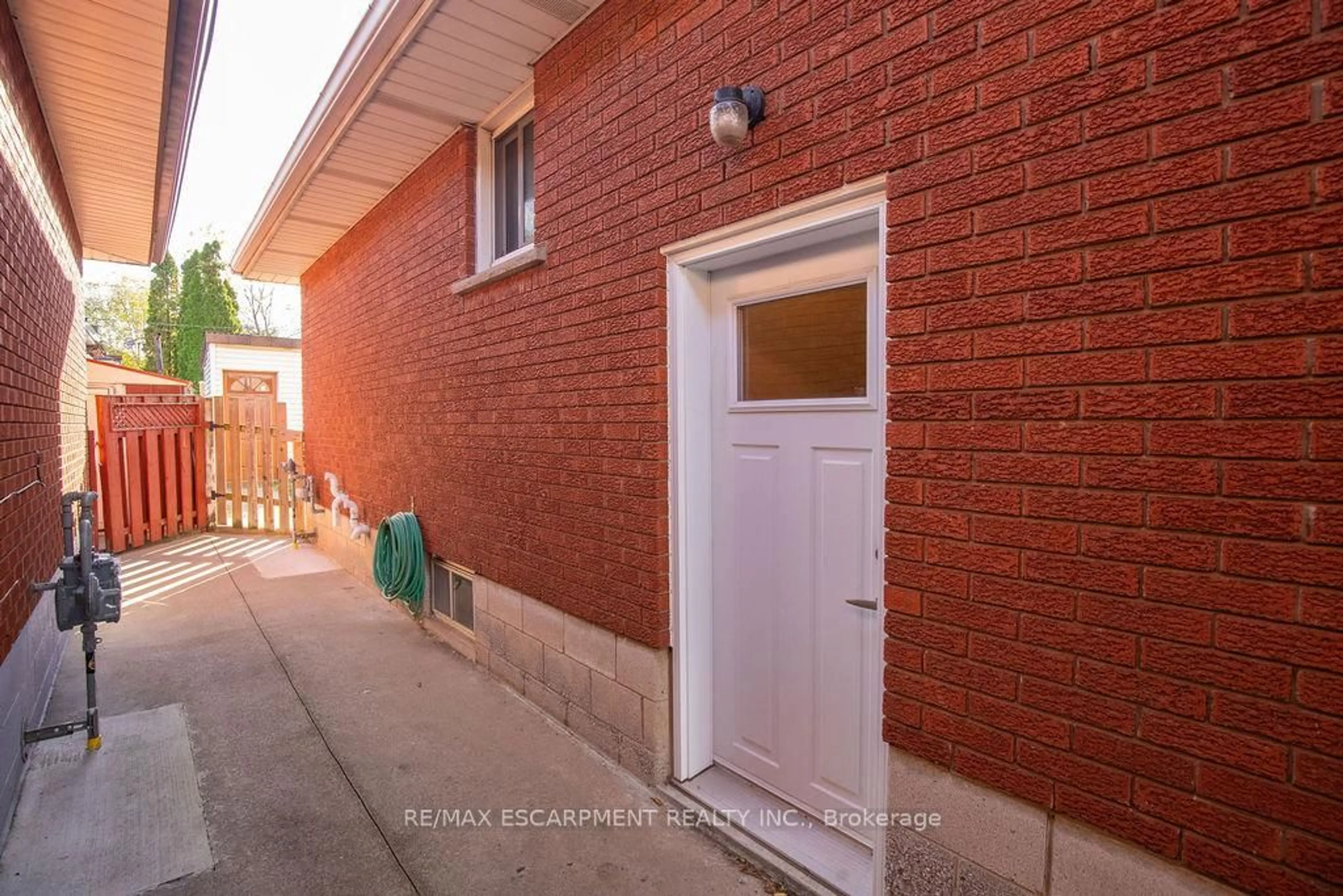 Unknown for 313 Barton St, Hamilton Ontario L8R 2J3