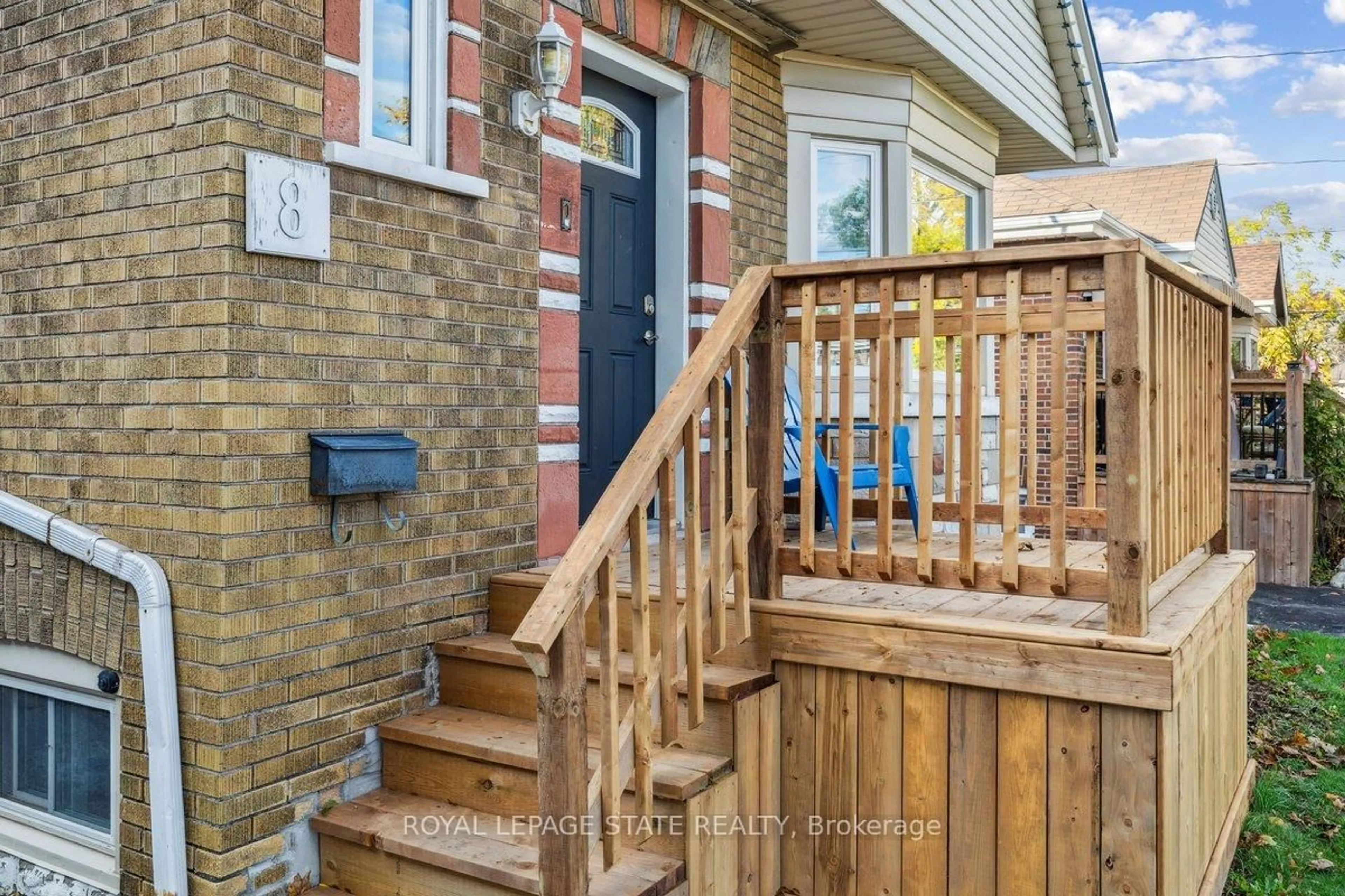 Unknown for 8 Wavell Ave, Hamilton Ontario L9A 2T2