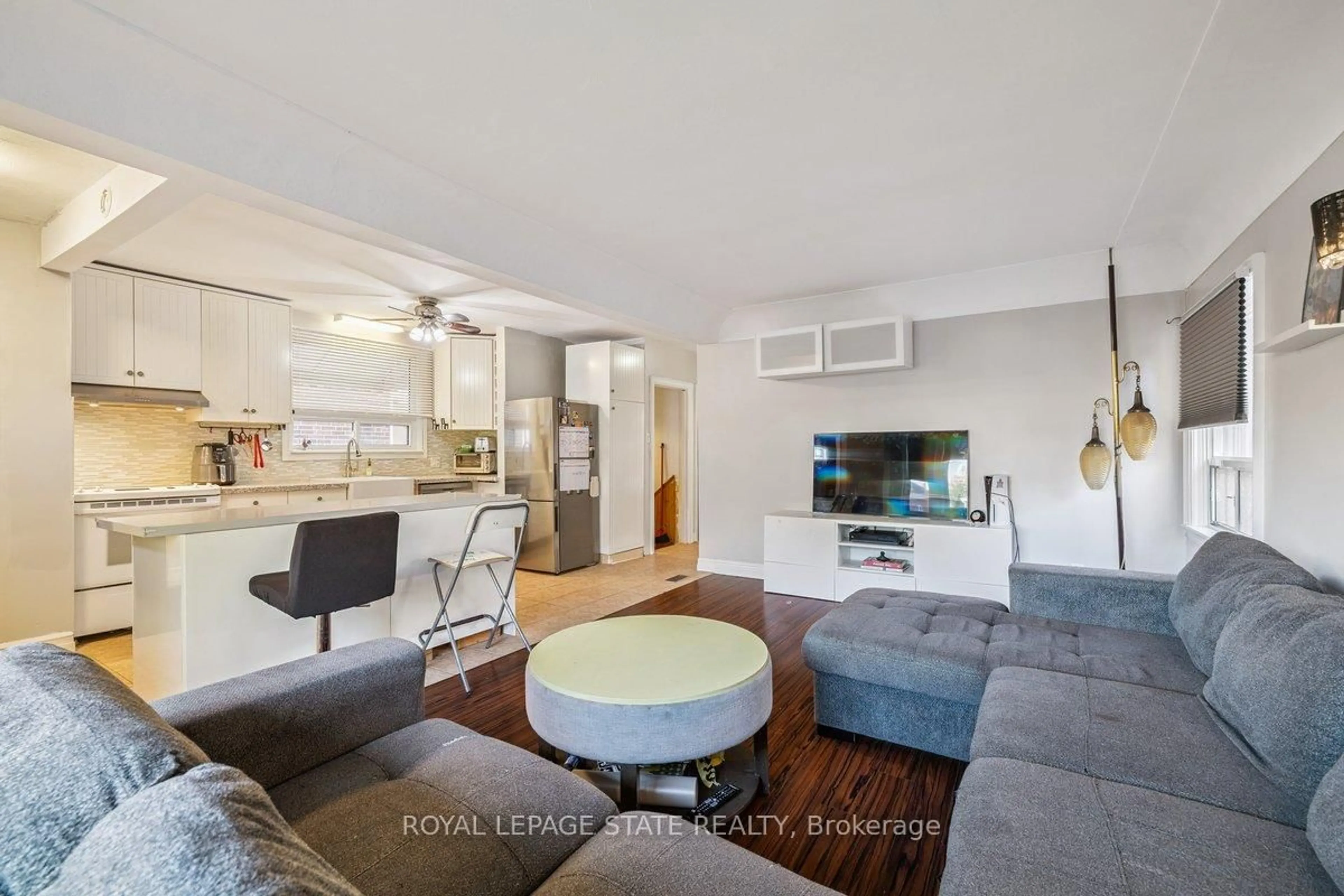 Living room with furniture, unknown for 8 Wavell Ave, Hamilton Ontario L9A 2T2