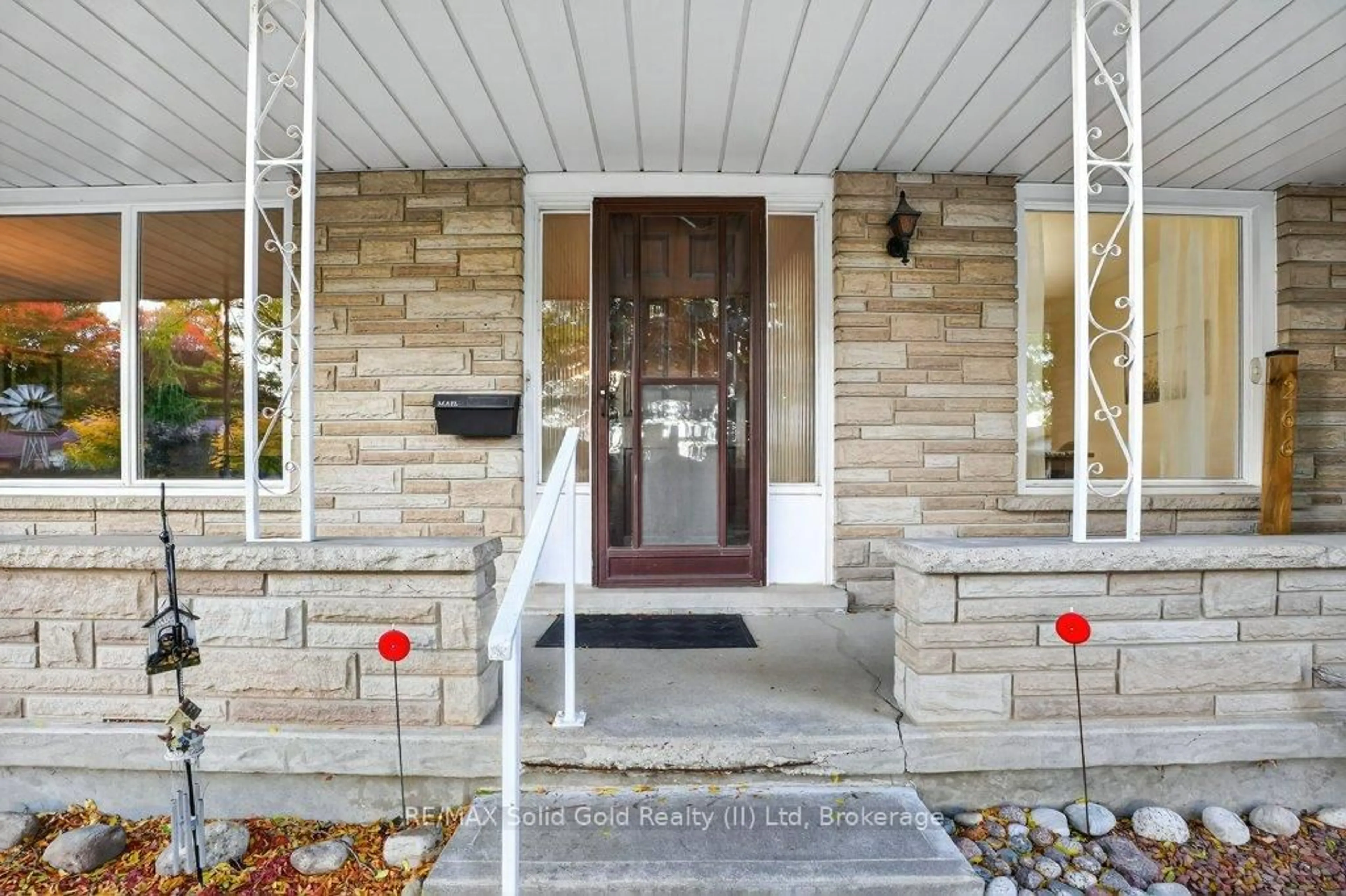 Indoor entryway for 266 Grangewood Crt, Waterloo Ontario N2K 2E7