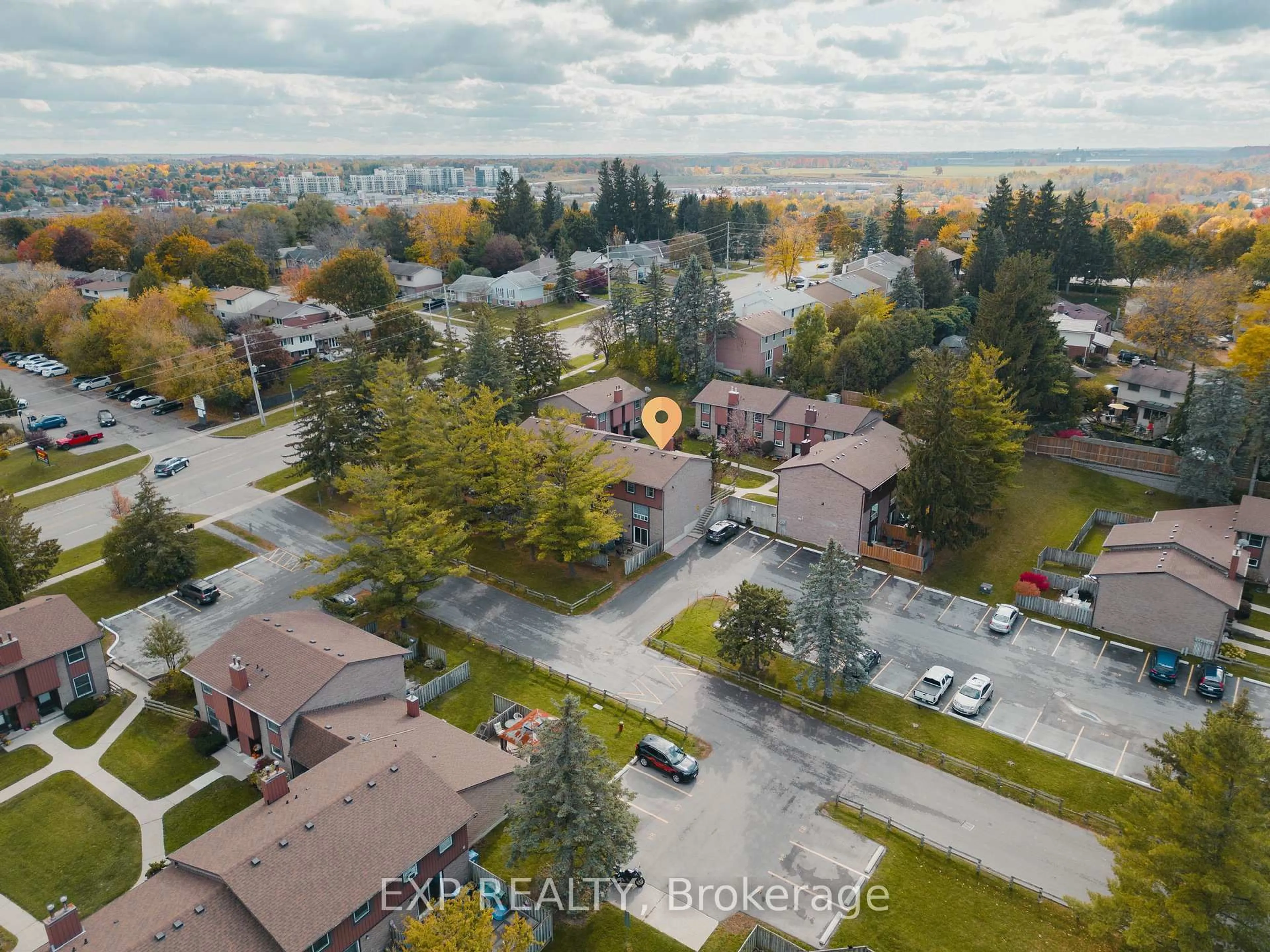 A pic from outside/outdoor area/front of a property/back of a property/a pic from drone, street for 539 Willow Rd #69, Guelph Ontario N1H 7G3