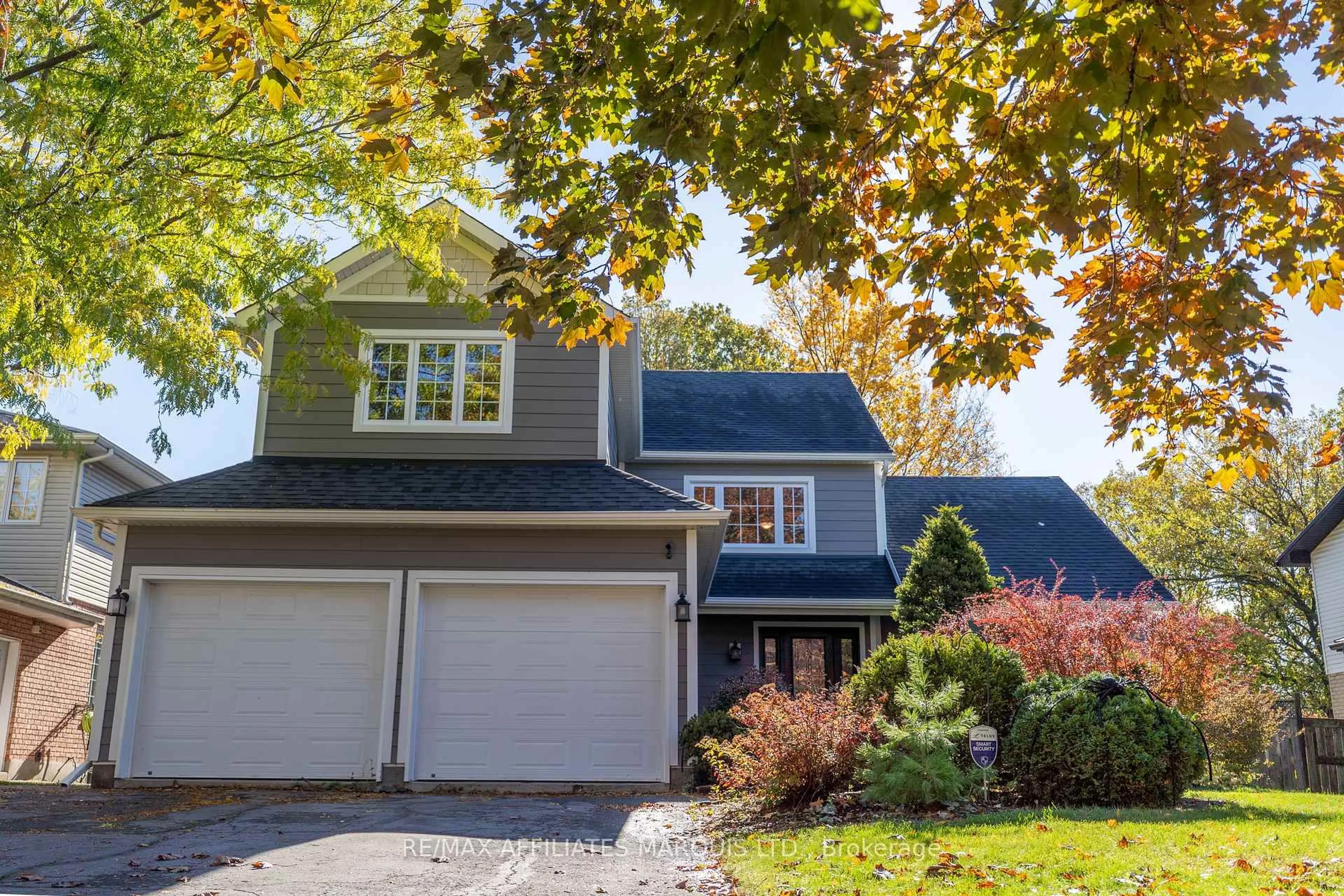 Home with vinyl exterior material, street for 865 Chelsea Cres, Cornwall Ontario K6H 6Y6