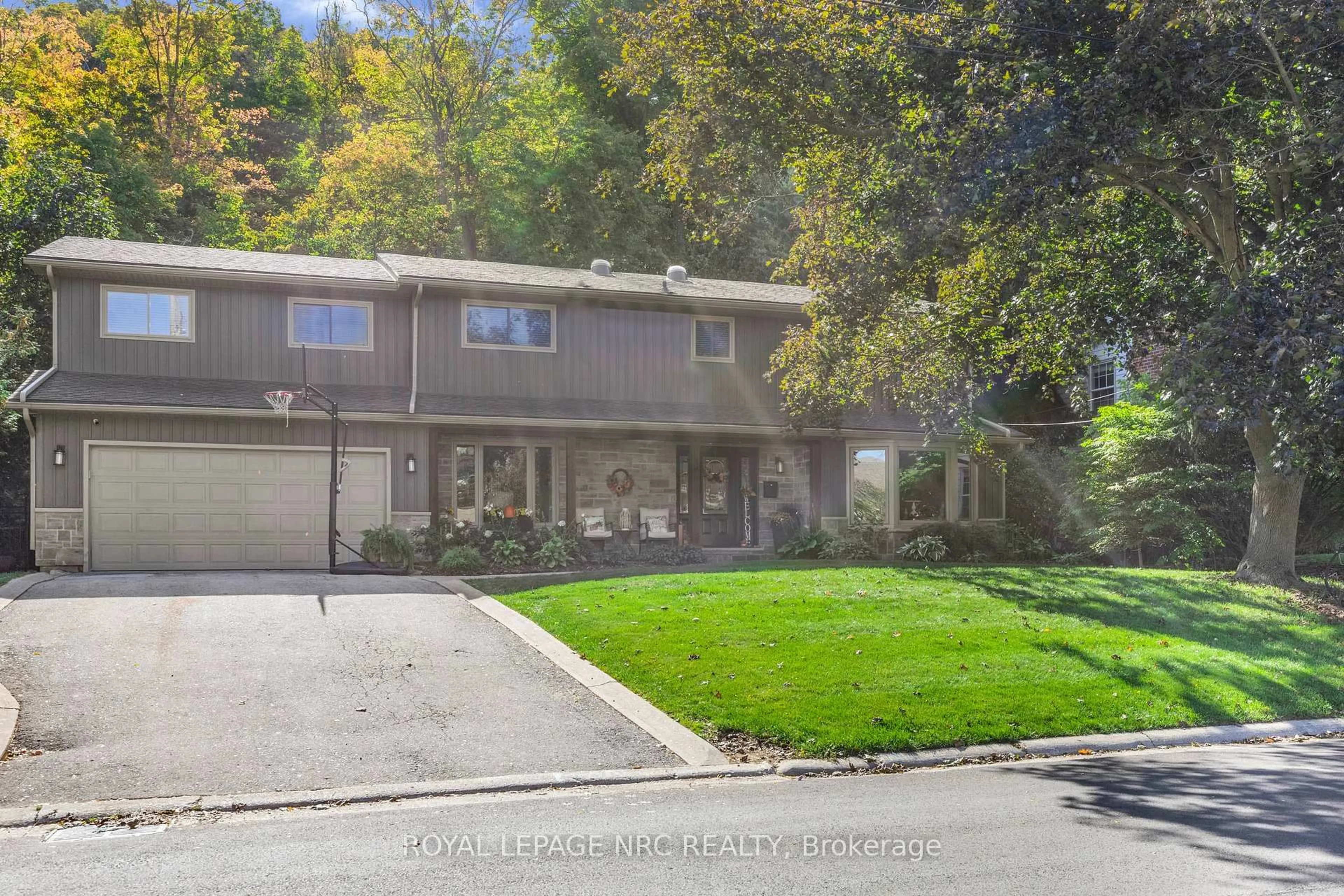 Unknown for 94 Dorchester Dr, Grimsby Ontario L3M 1A8