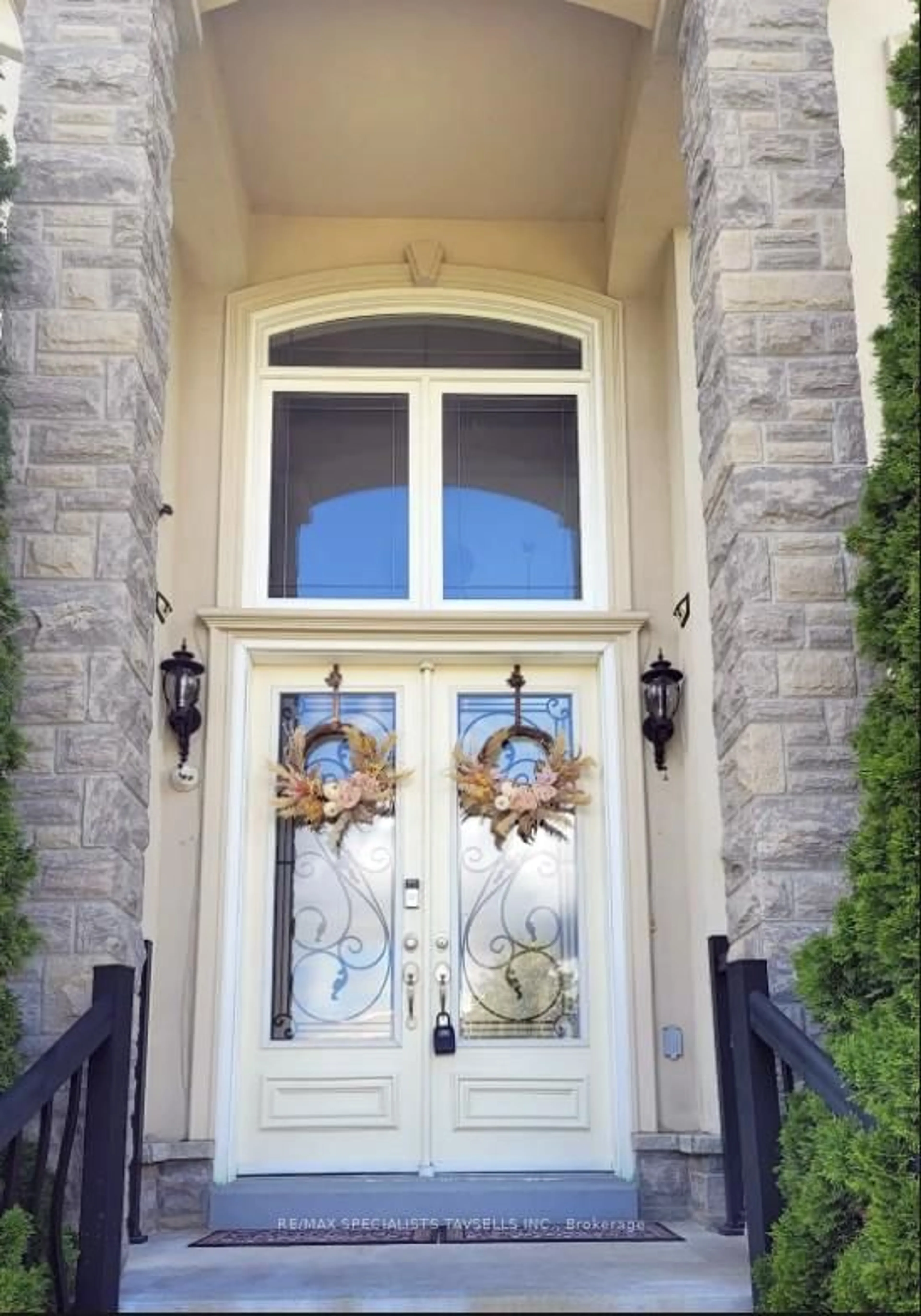 Indoor entryway for 25 Brookhaven Cres, East Garafraxa Ontario L9W 7L9