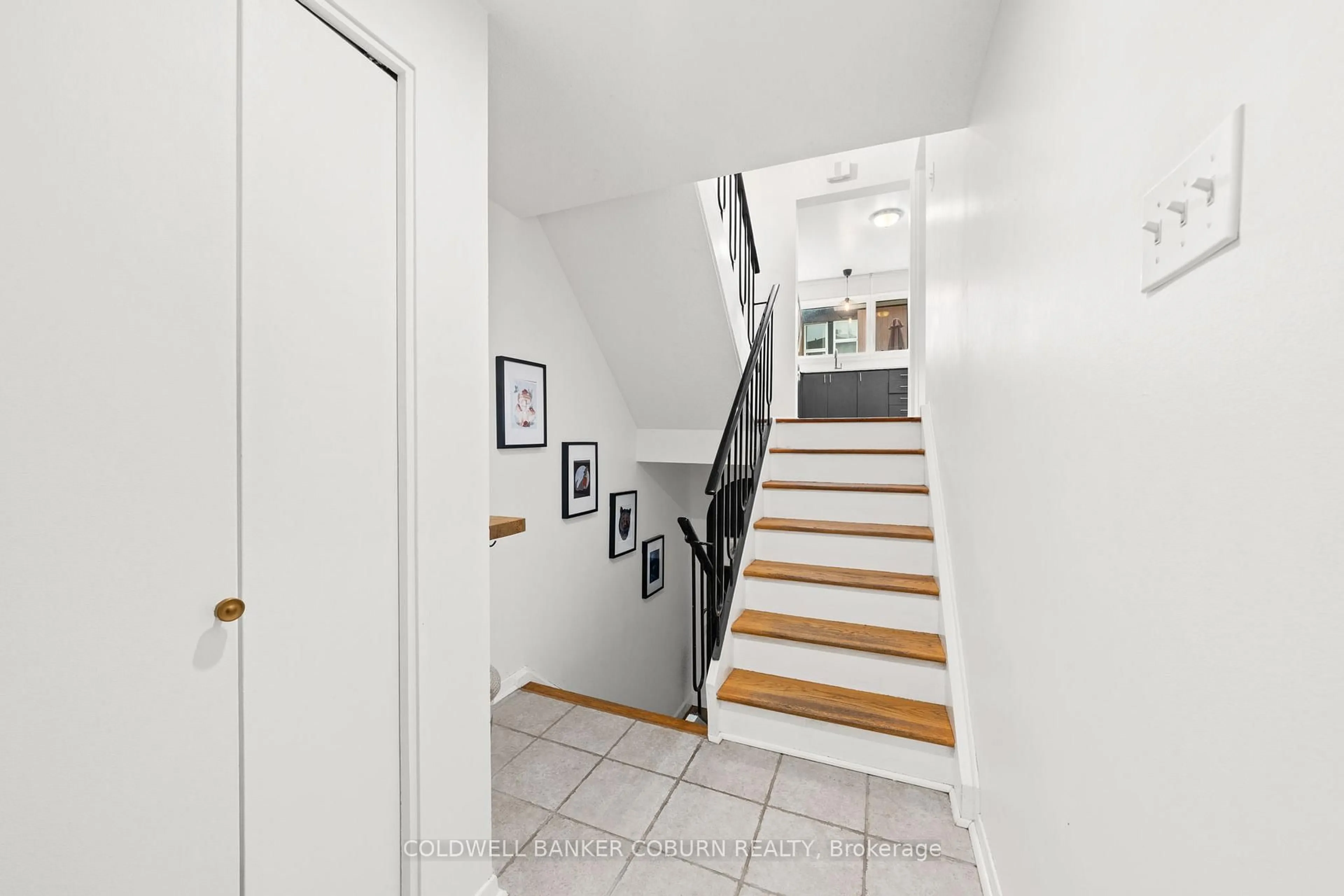 Unknown for 767B Ridgewood Ave, Ottawa Ontario K1V 6M8