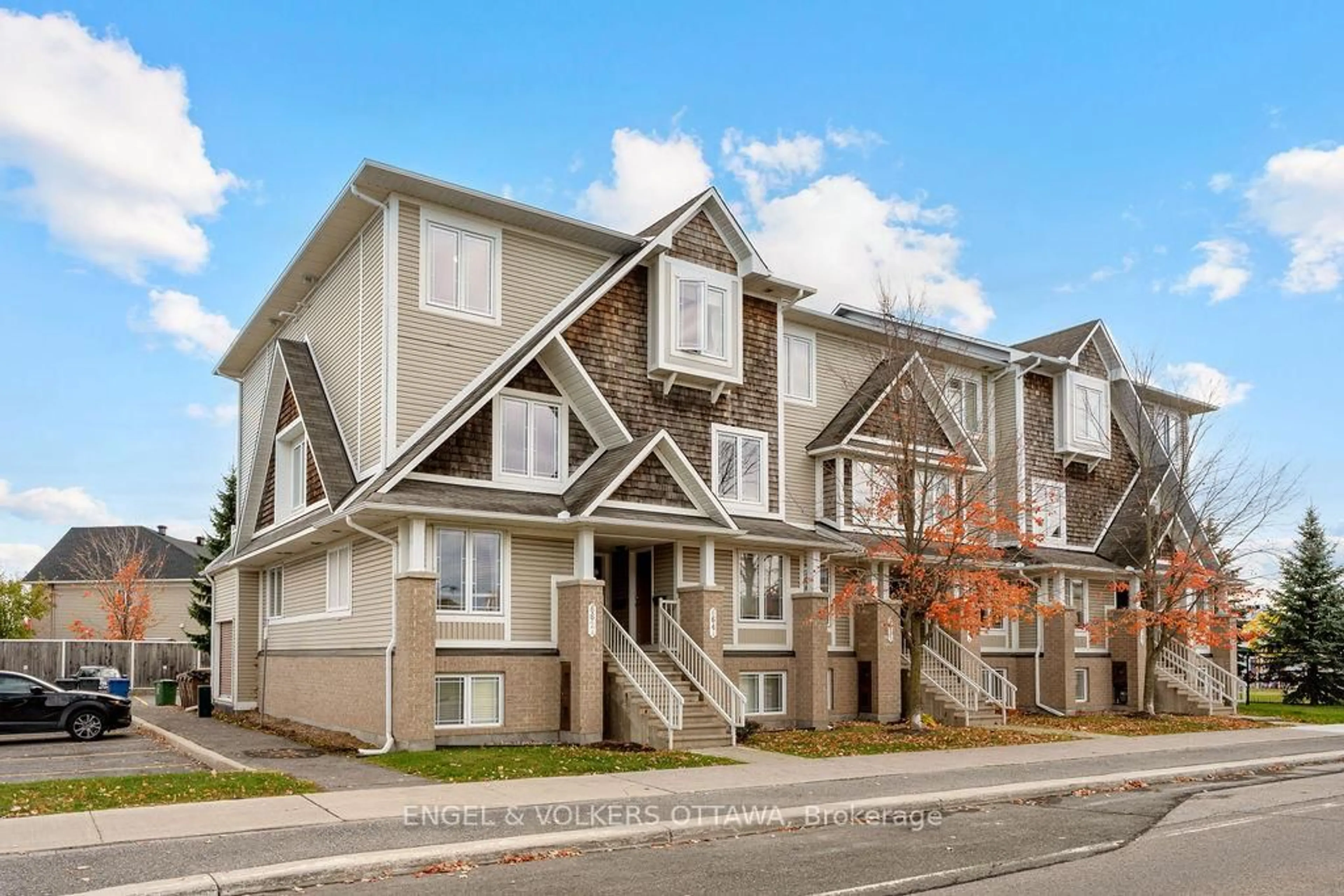 Home with vinyl exterior material, street for 662B Chapman Mills Dr, Ottawa Ontario K2J 0V4