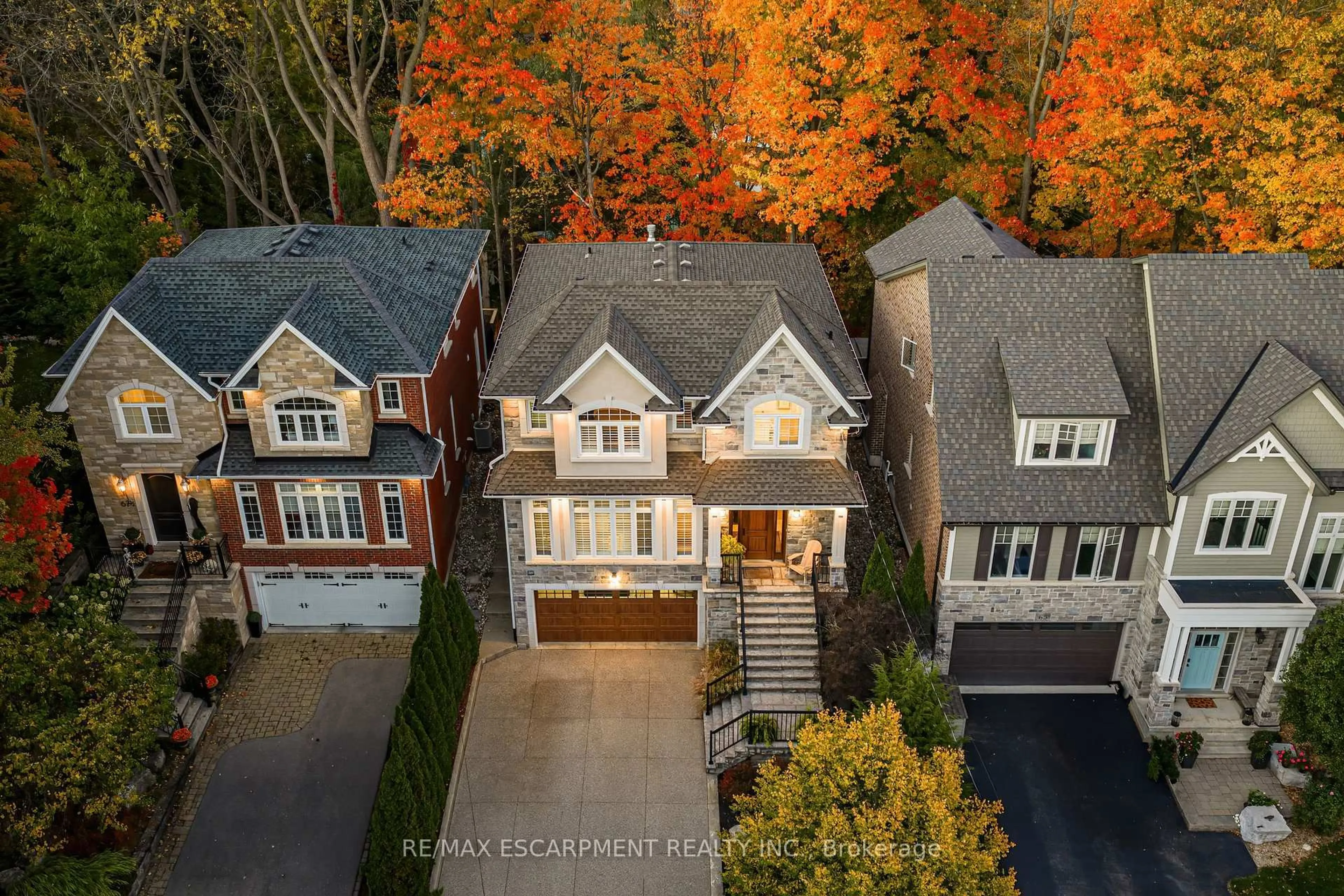 A pic from outside/outdoor area/front of a property/back of a property/a pic from drone, street for 67 Alma St, Hamilton Ontario L9H 2E3
