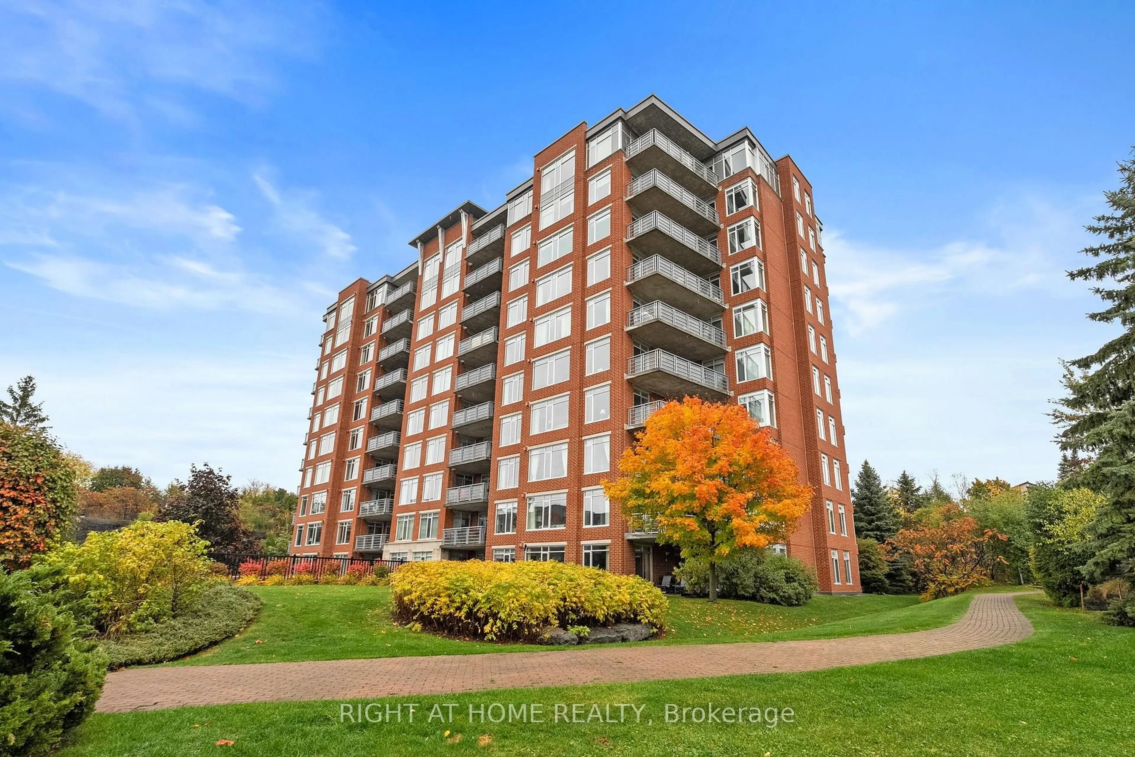Unknown for 136 Darlington Private #703, Ottawa Ontario K1V 0X6