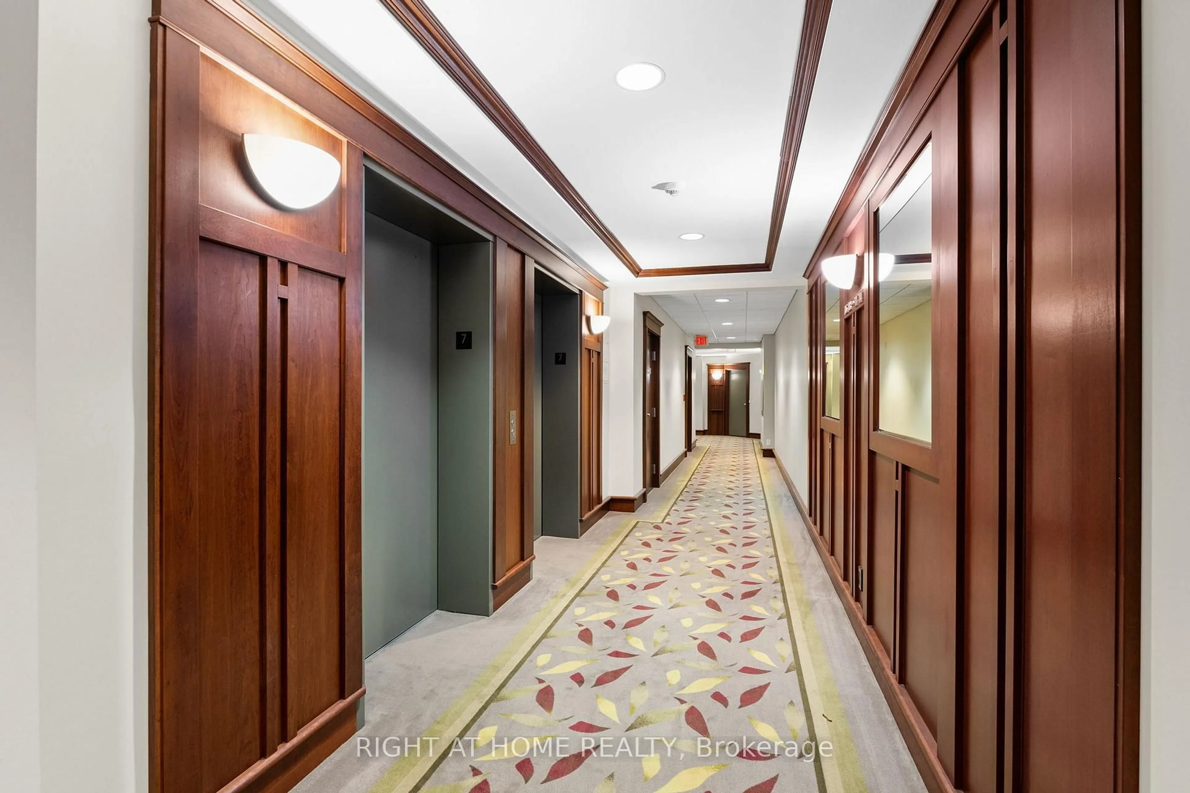 Indoor foyer for 136 Darlington Private #703, Ottawa Ontario K1V 0X6