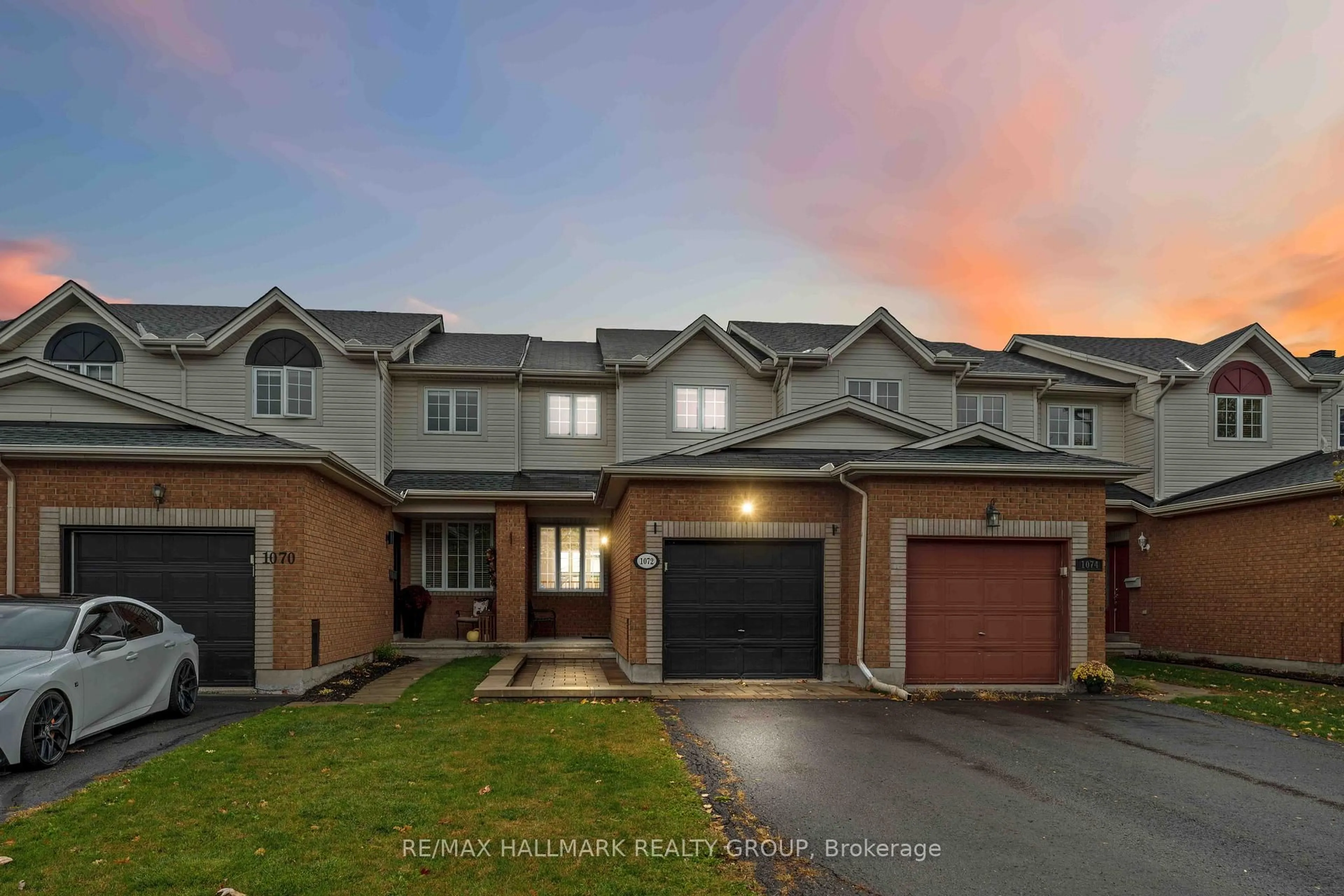 A pic from outside/outdoor area/front of a property/back of a property/a pic from drone, street for 1072 Brasseur Cres, Ottawa Ontario K4A 5A1