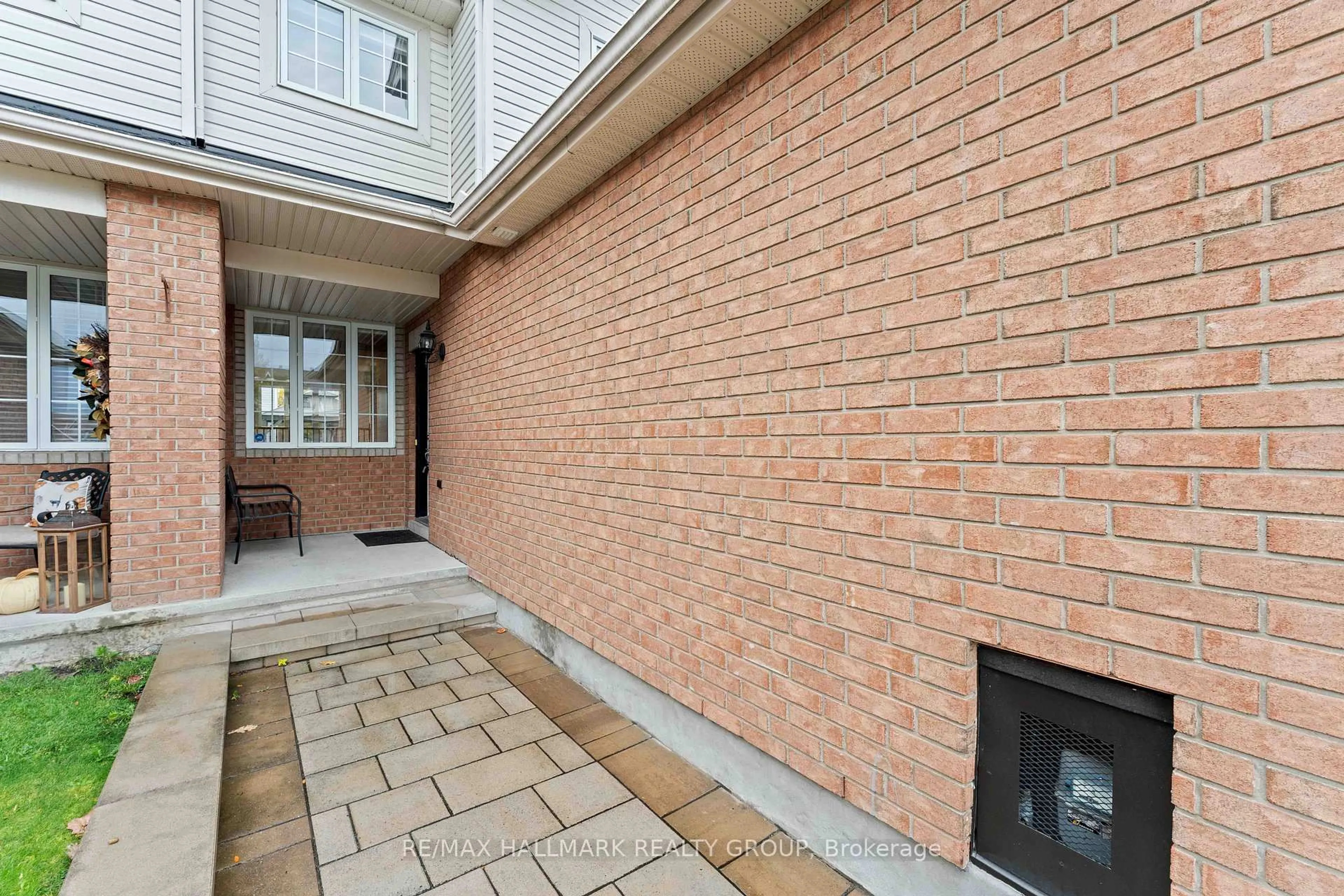 Patio, street for 1072 Brasseur Cres, Ottawa Ontario K4A 5A1