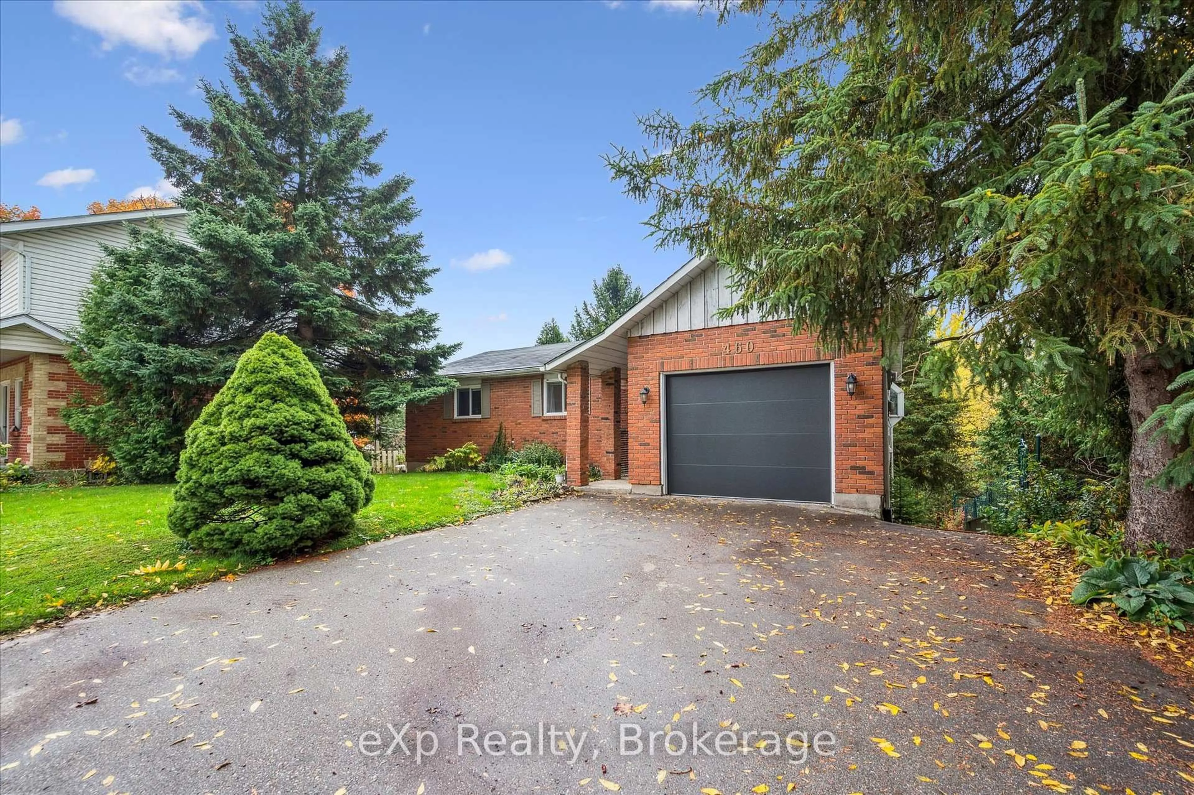 A pic from outside/outdoor area/front of a property/back of a property/a pic from drone, unknown for 460 Geddes St, Centre Wellington Ontario N0B 1S0