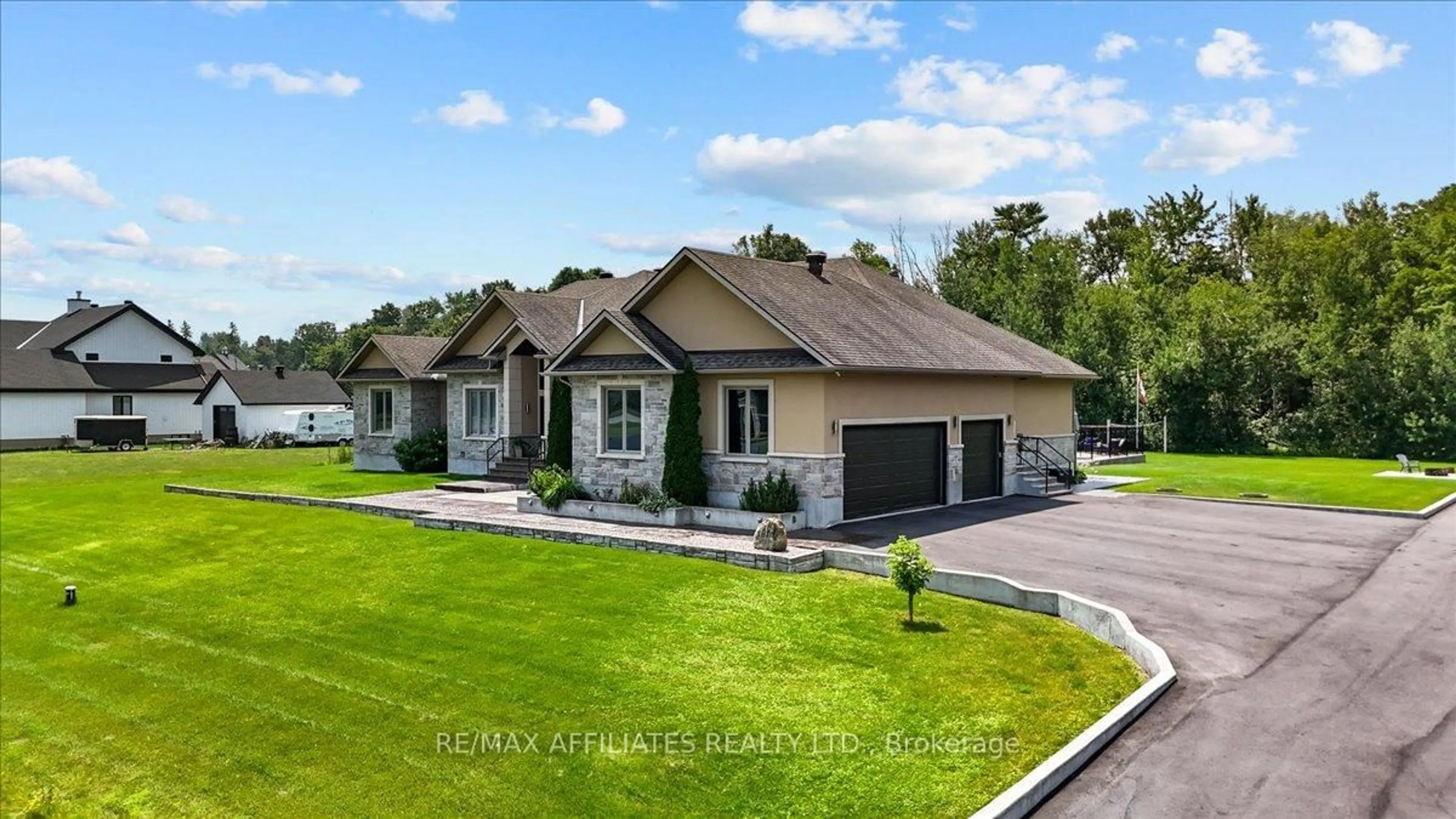 A pic from outside/outdoor area/front of a property/back of a property/a pic from drone, street for 1610 Linkland Crt, Cumberland Ontario K4C 0A5