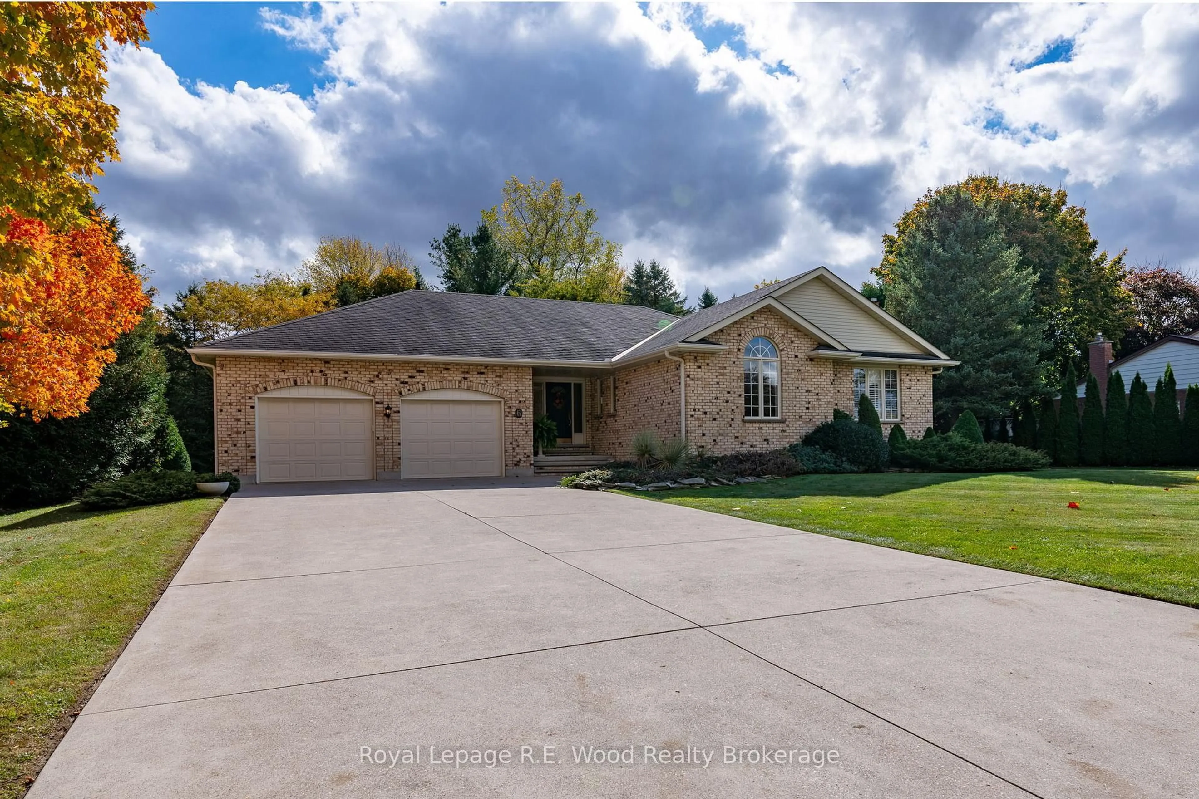 A pic from outside/outdoor area/front of a property/back of a property/a pic from drone, street for 39710 Shady Lane Cres, Southwold Ontario N5P 3T2