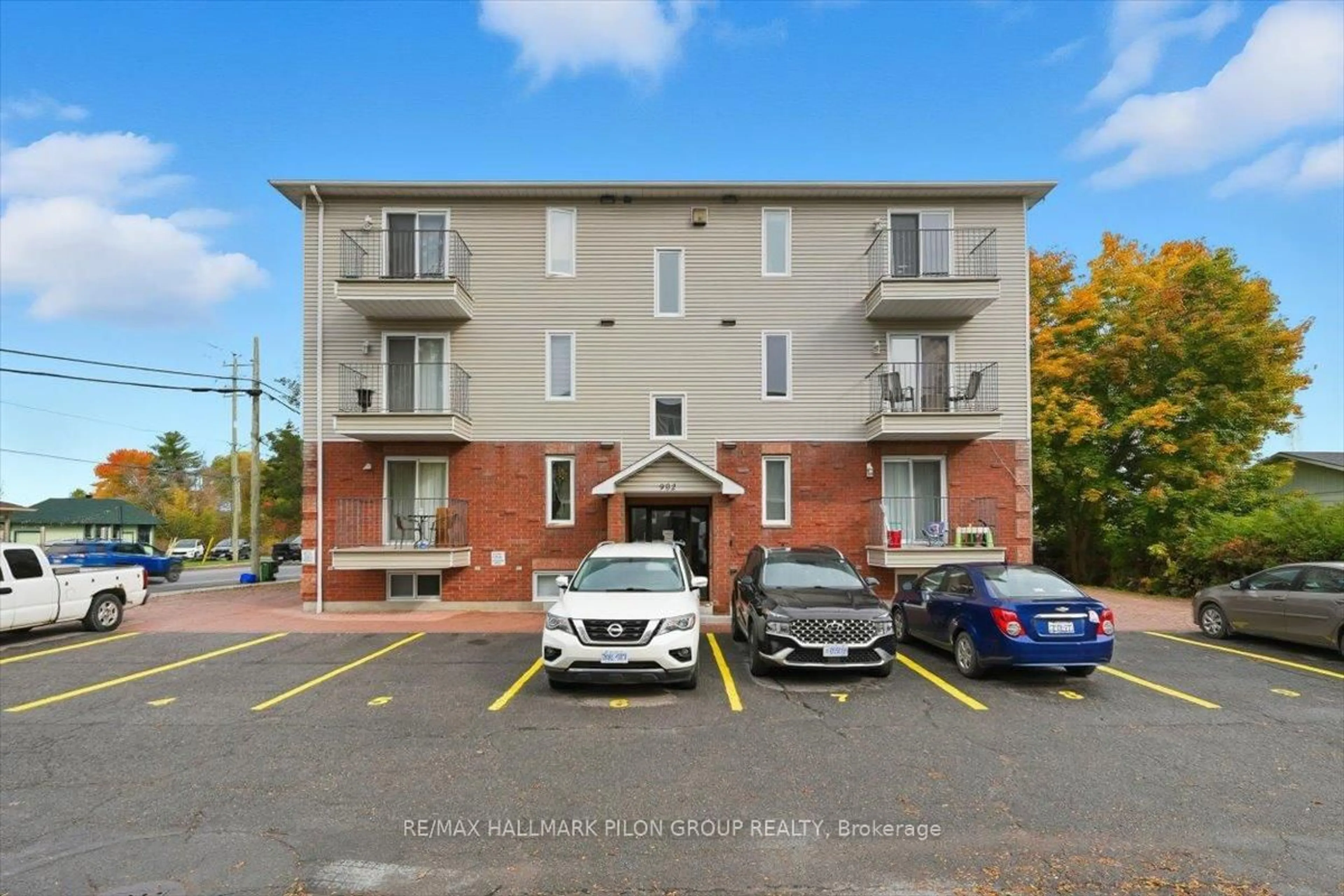 Unknown for 902 Notre Dame St #100, Russell Ontario K0A 1W0