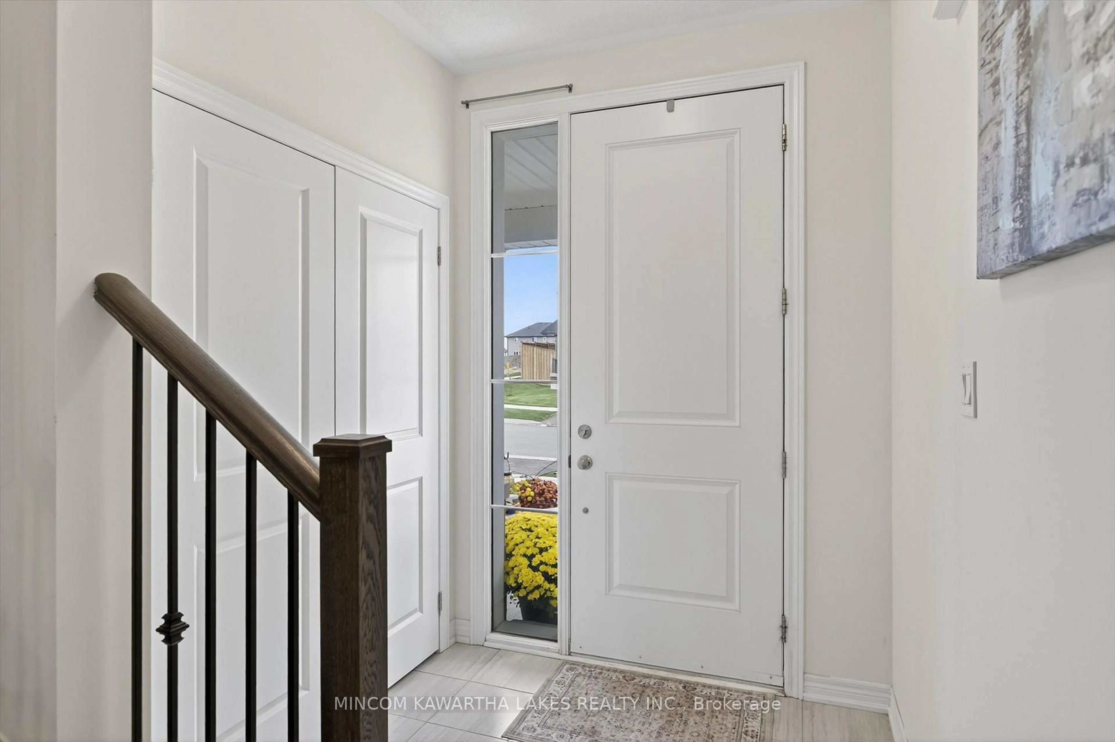 Indoor entryway for 203 O'neil St, Peterborough Ontario K9K 0H5