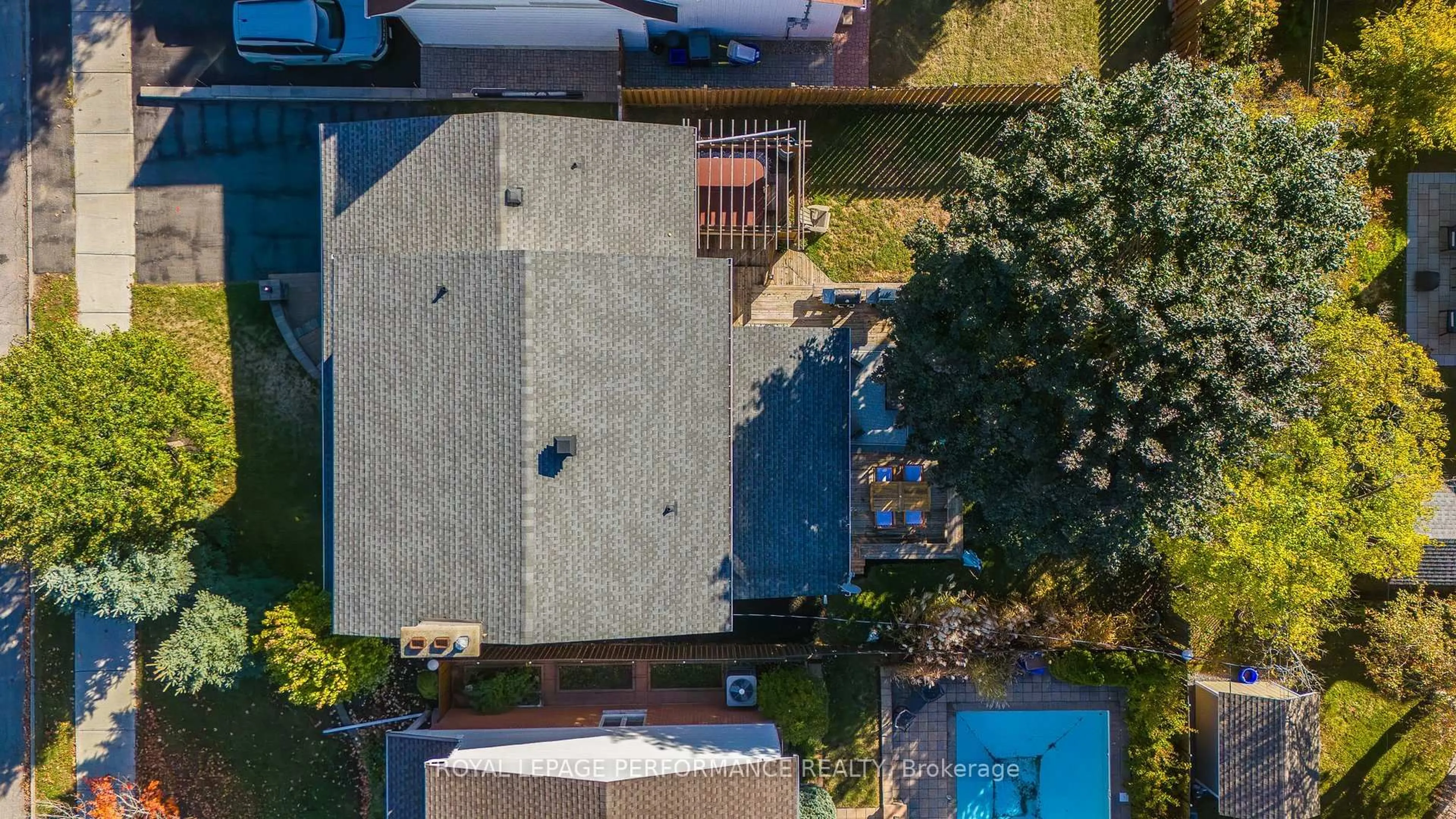 A pic from outside/outdoor area/front of a property/back of a property/a pic from drone, street for 3026 Southmore Dr, Ottawa Ontario K1V 6Z4