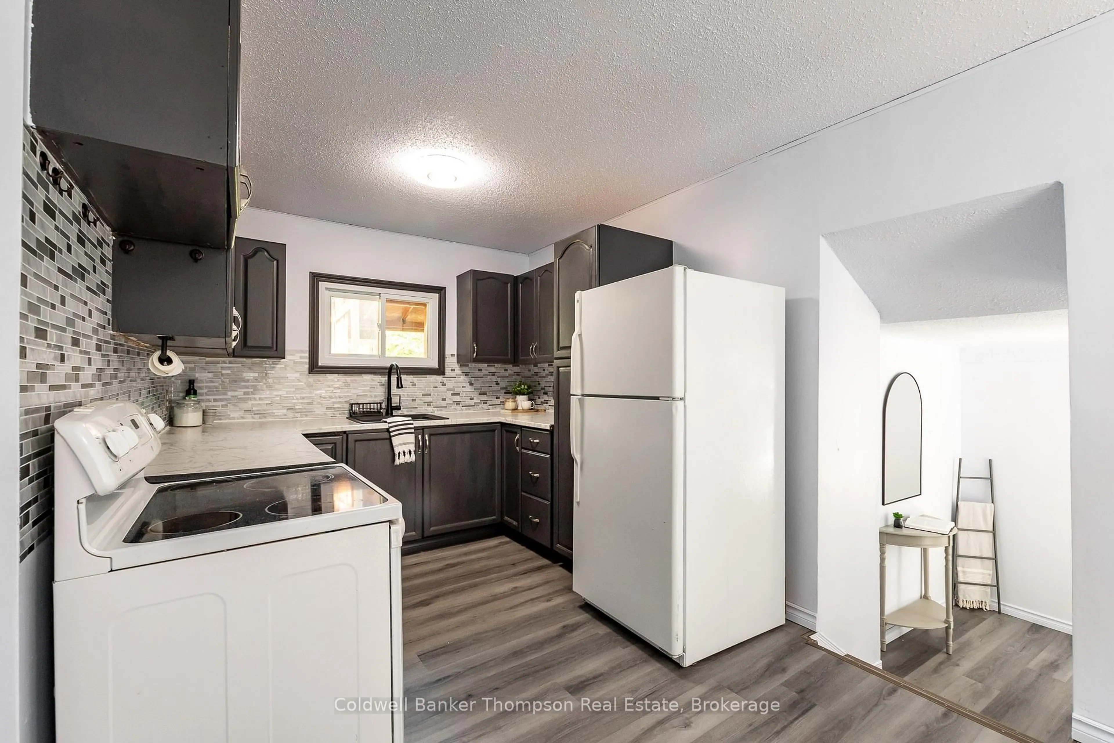 Standard kitchen, unknown for 1980 Lone Pine Dr, Huntsville Ontario P0B 1L0