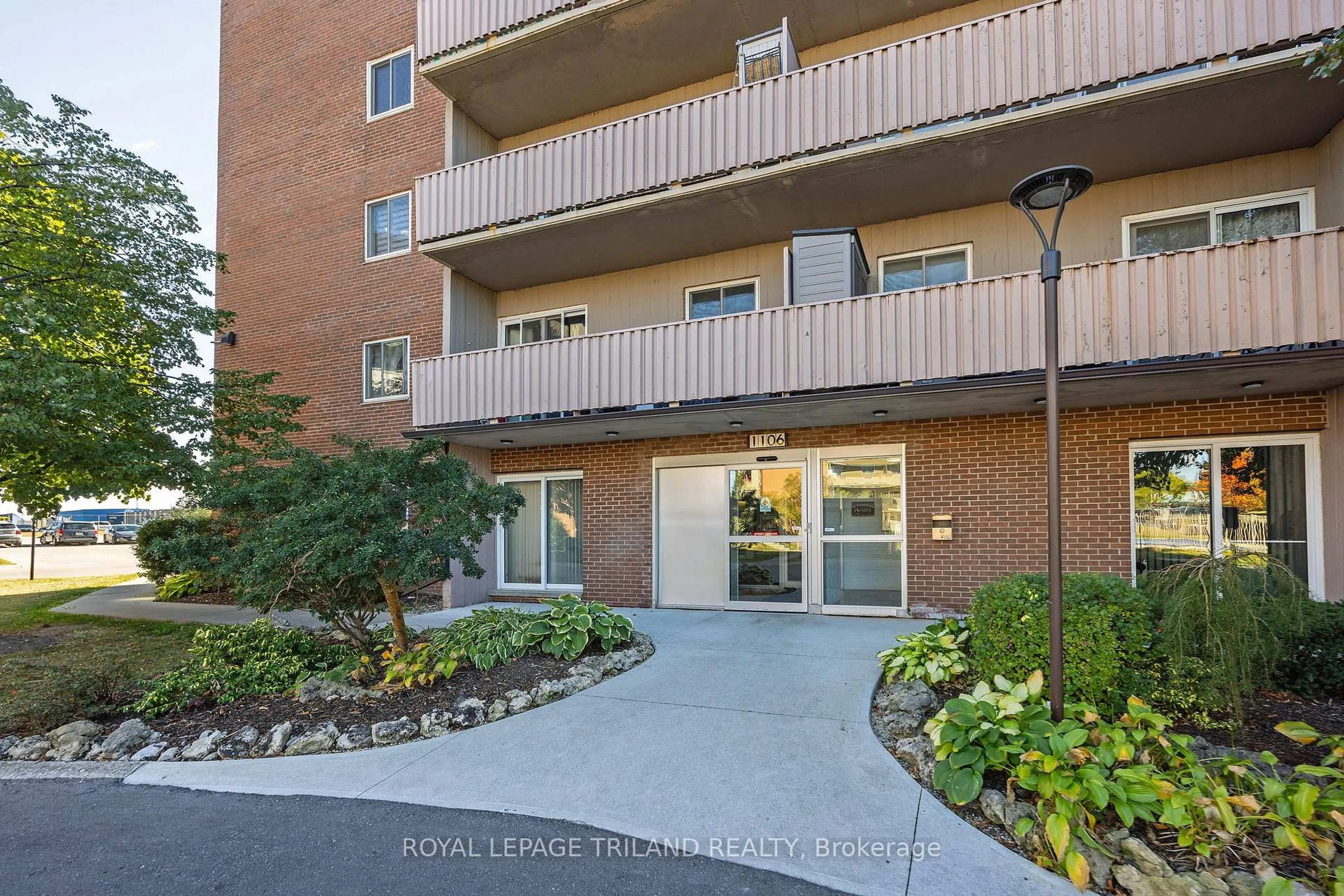 Indoor foyer for 1106 Jalna Blvd #505, London South Ontario N6E 2R9