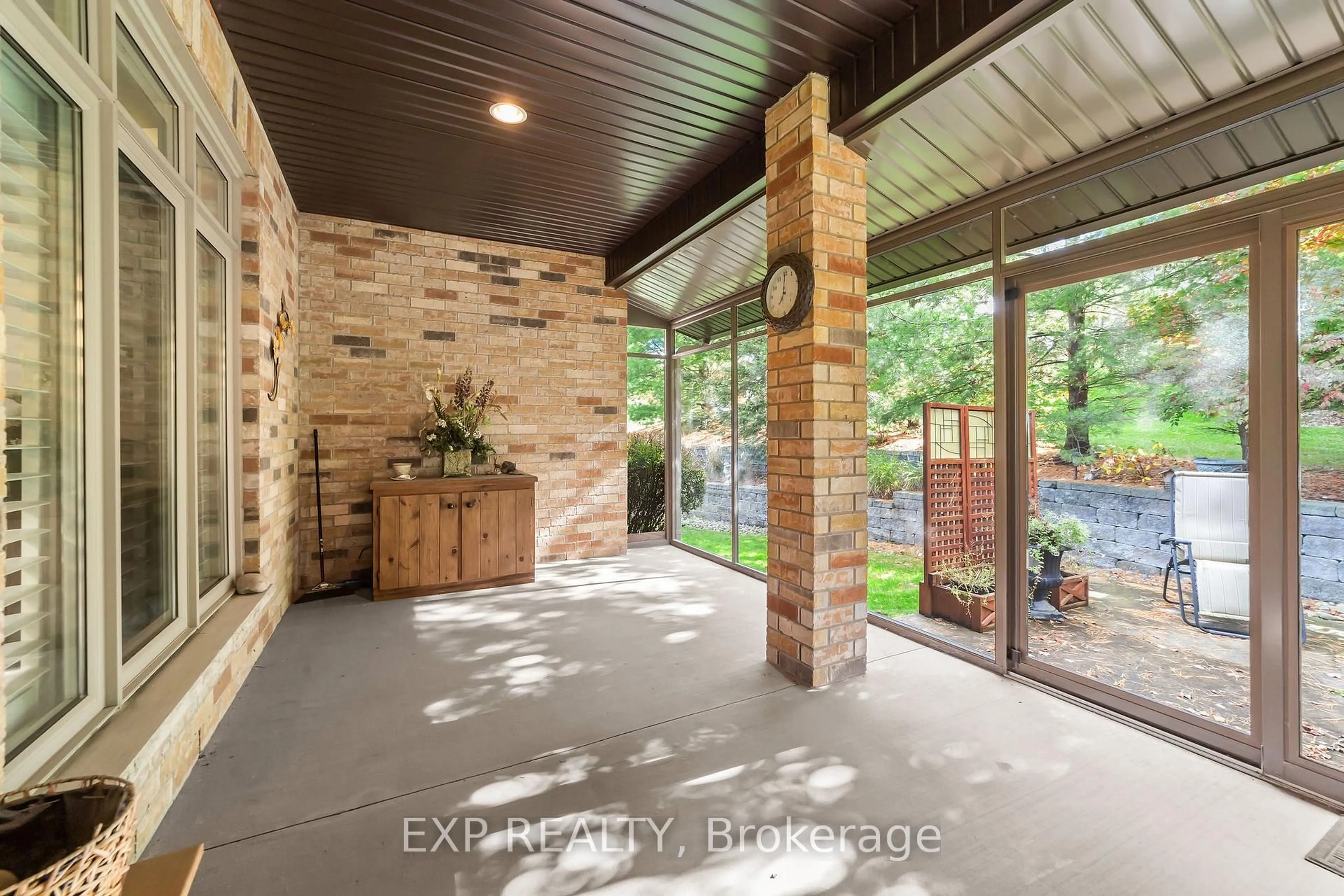 Indoor entryway for 2137 Jack Nash Dr, London South Ontario N6K 5R1